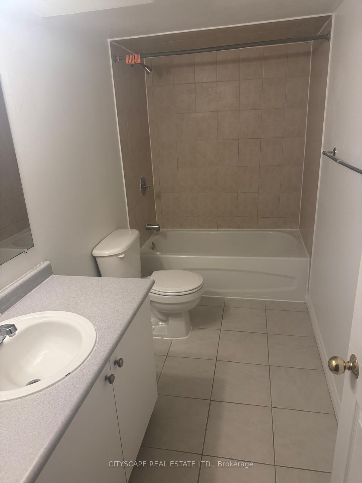 Photo 4 of Unit Bsmt, 6099 Rowers Crescent, Mississauga, East Credit — HOMEH