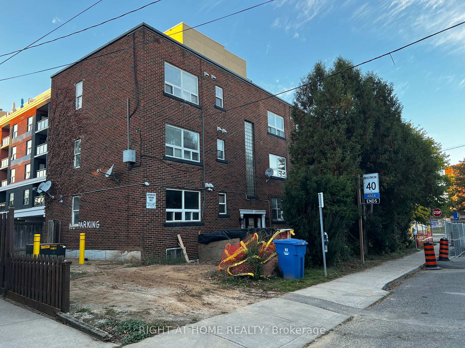 Front of Unit Unit 6, 4 Grosvenor Avenue S