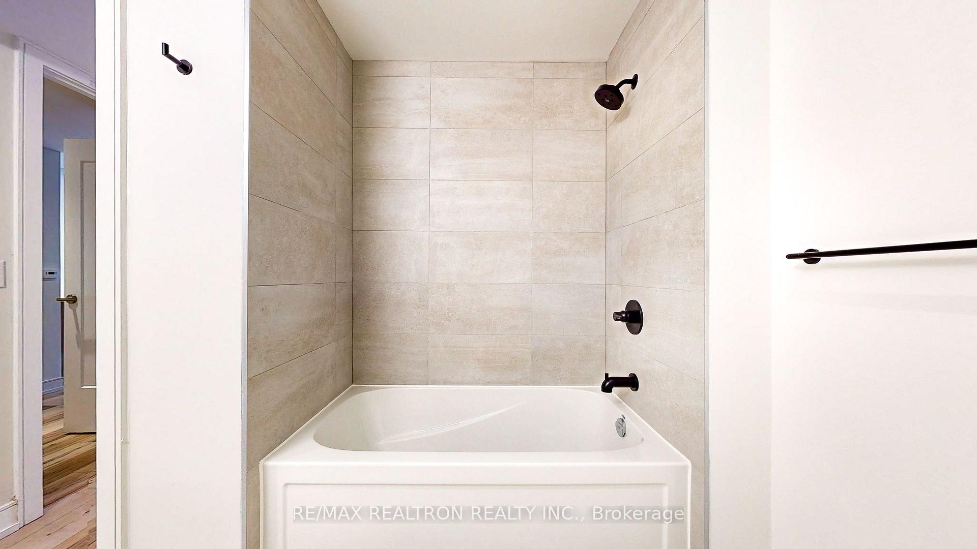 Photo 17 of Unit 813, 185 Dunlop Street E, Barrie, City Centre — HOMEH