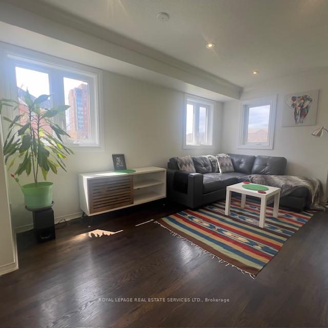 Photo 13 of Unit 11, 200 Tenth Street, Etobicoke, New Toronto — HOMEH