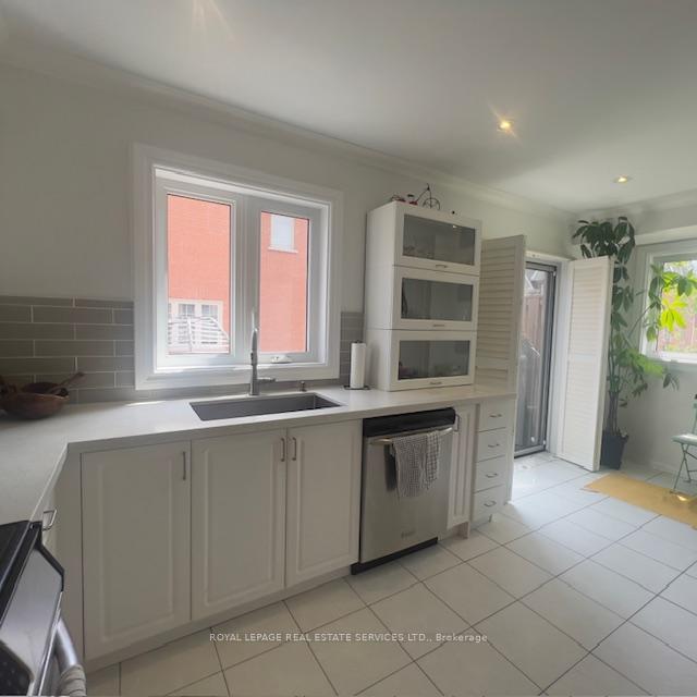 Photo 19 of Unit 11, 200 Tenth Street, Etobicoke, New Toronto — HOMEH