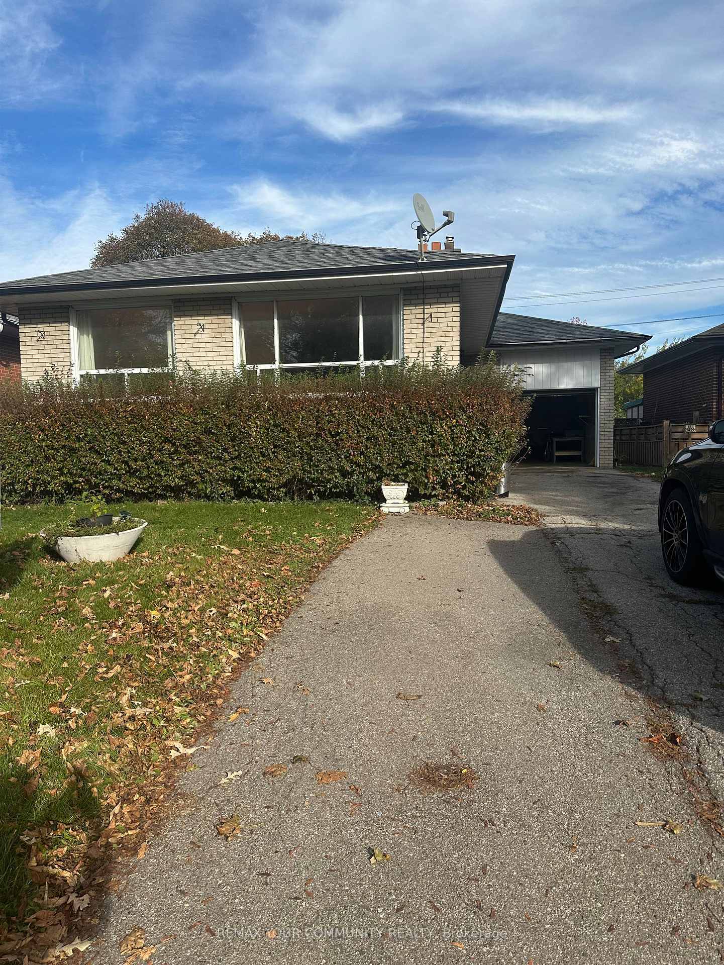Photo 1 of 33 Aikenhead Road, Etobicoke, Kingsview Village-The Westway — HOMEH