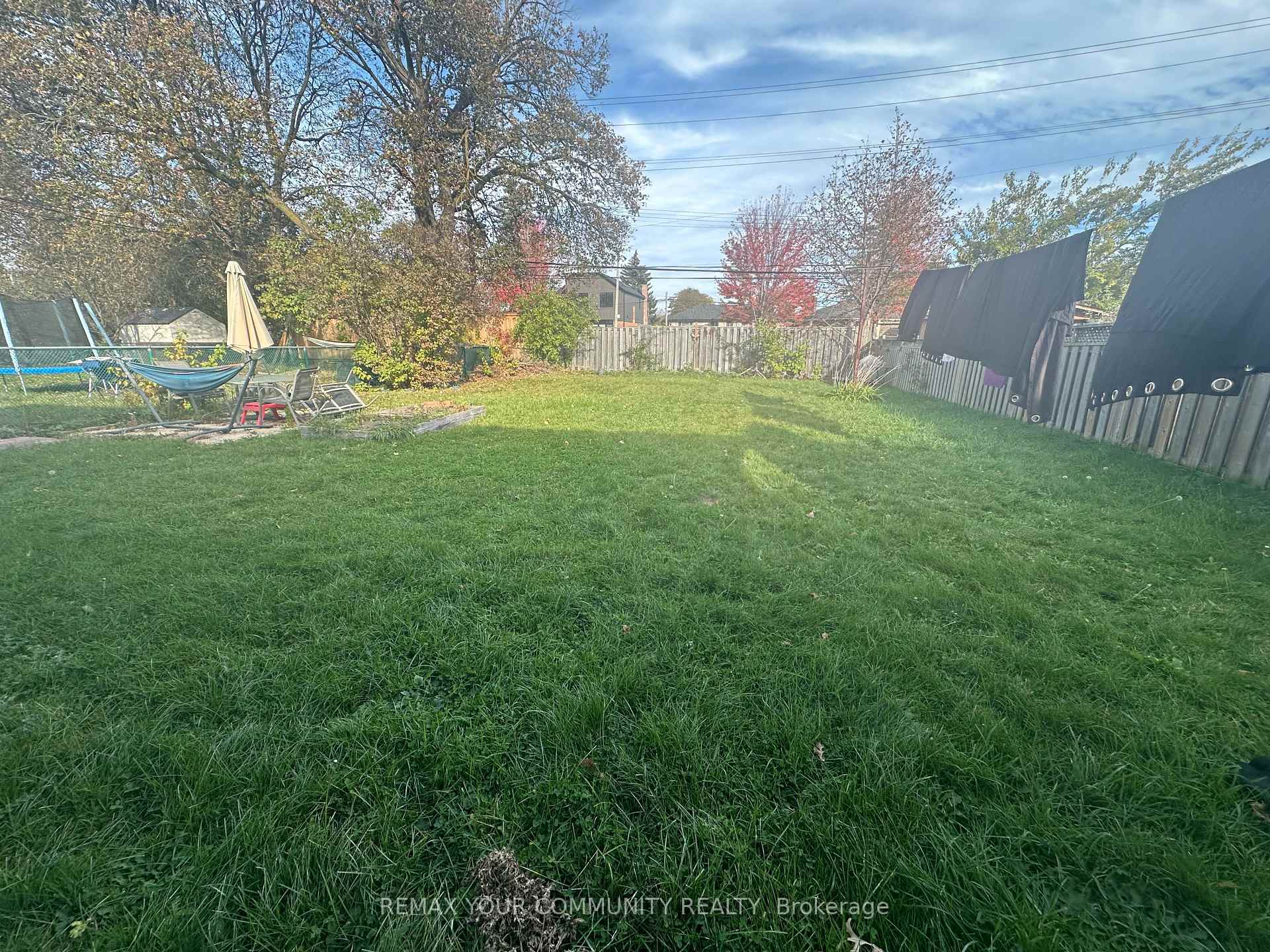 Photo 3 of 33 Aikenhead Road, Etobicoke, Kingsview Village-The Westway — HOMEH