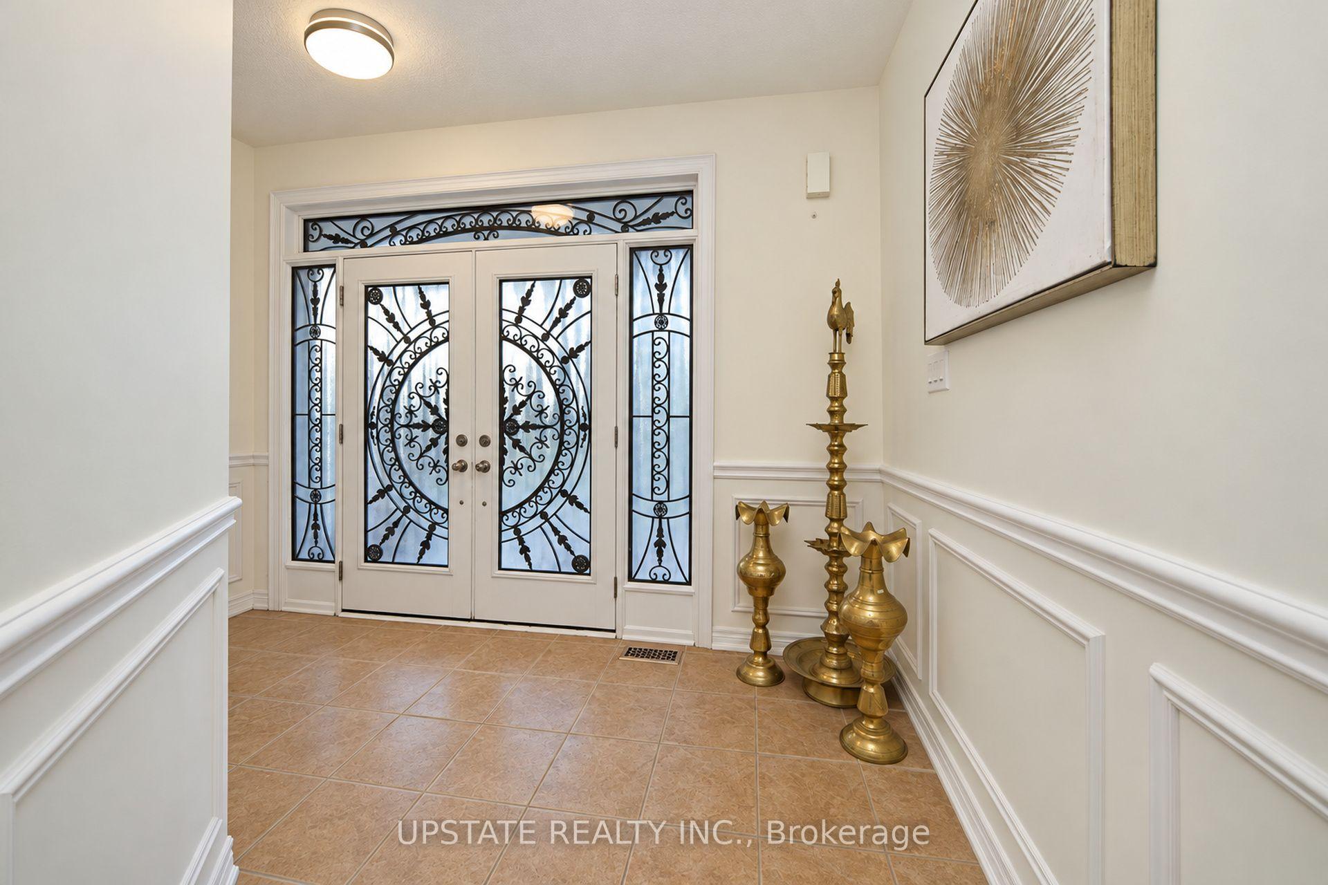 Photo 4 of 15 Cranwood Circle, Brampton, Credit Valley — HOMEH