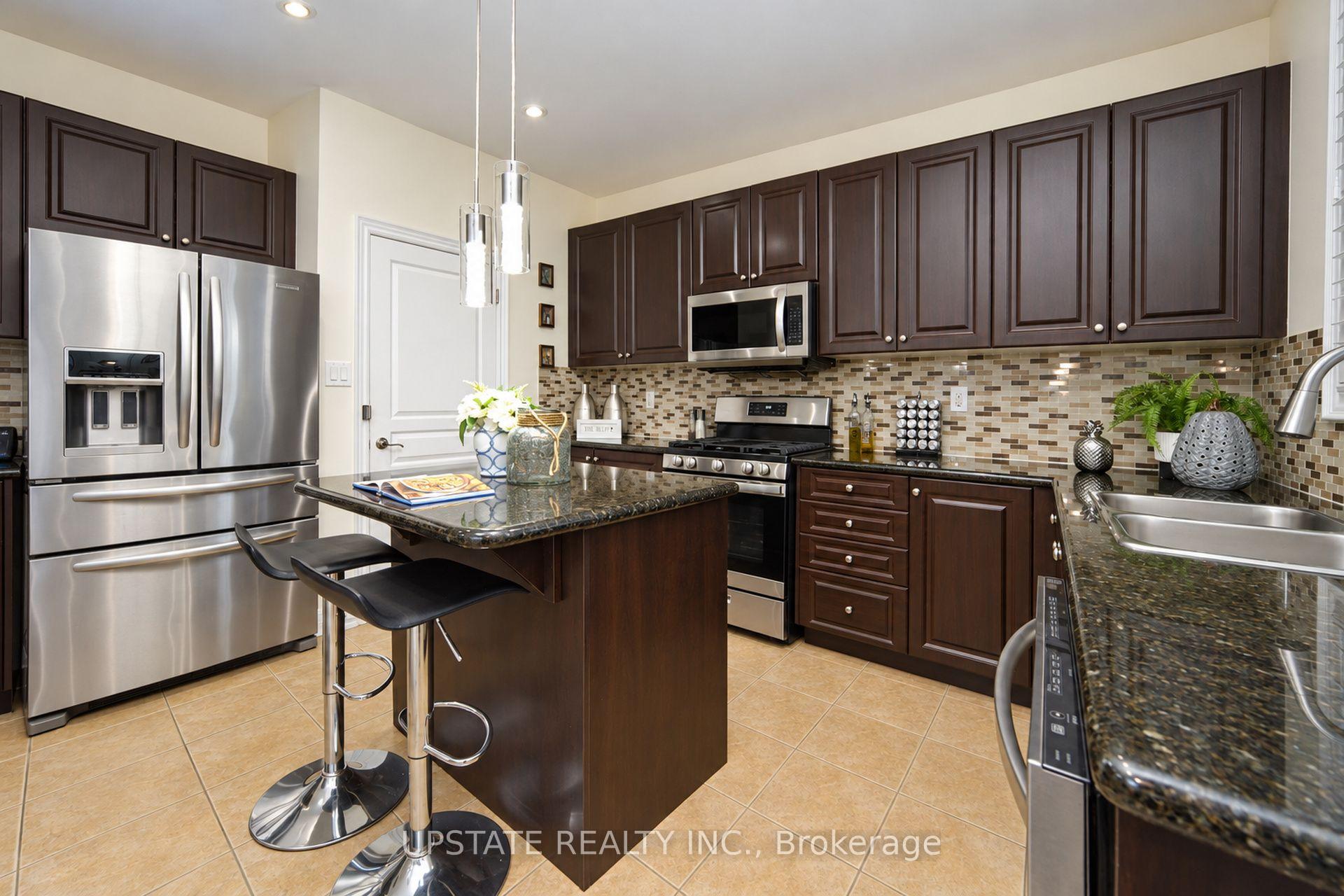 Photo 14 of 15 Cranwood Circle, Brampton, Credit Valley — HOMEH
