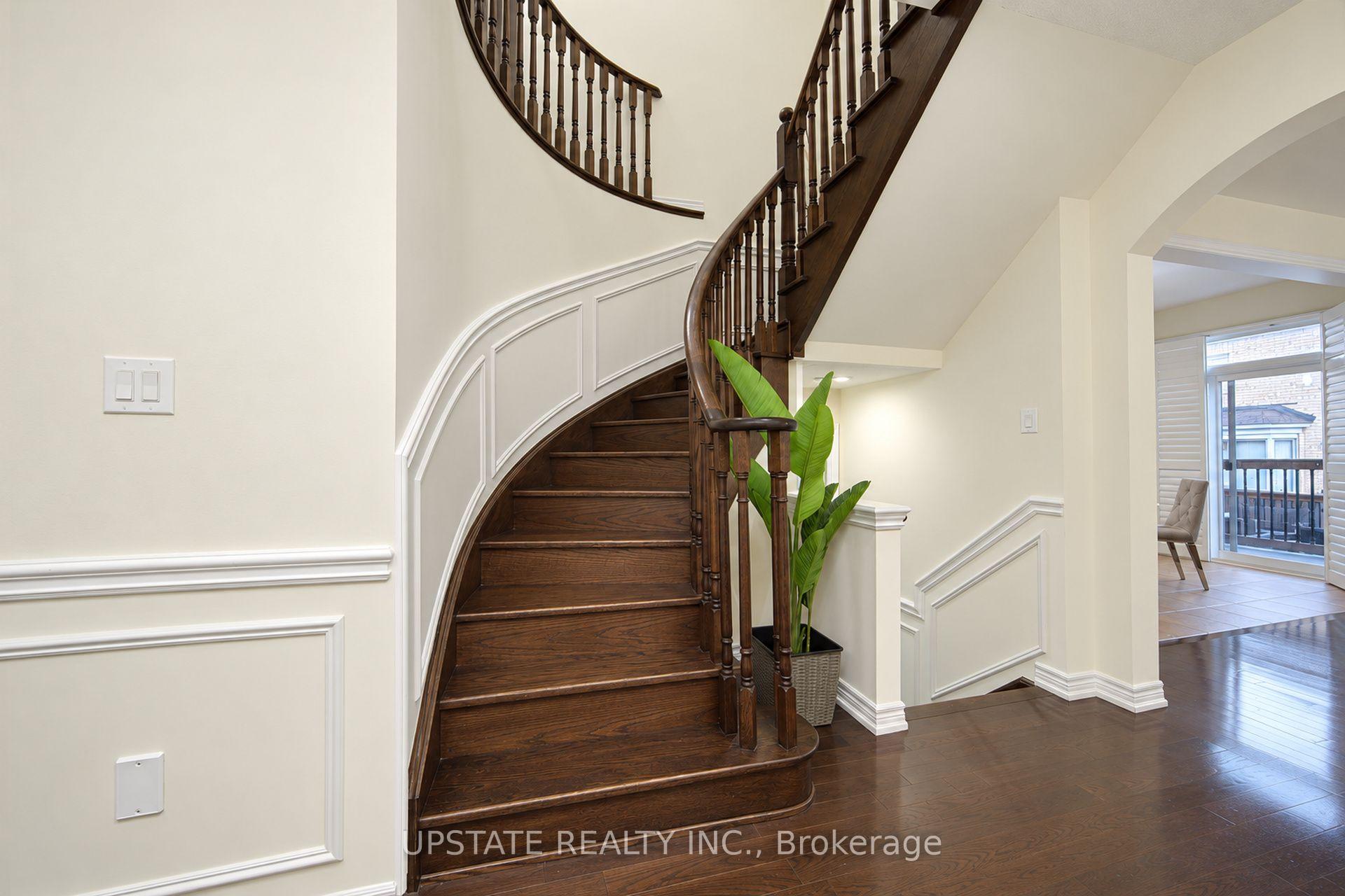 Photo 16 of 15 Cranwood Circle, Brampton, Credit Valley — HOMEH