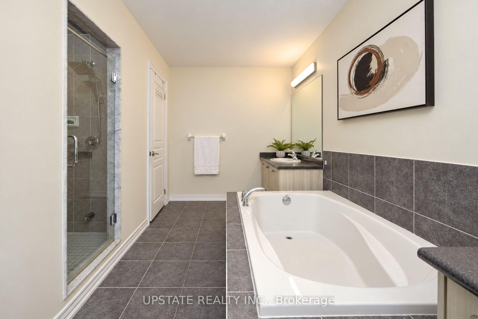Photo 21 of 15 Cranwood Circle, Brampton, Credit Valley — HOMEH