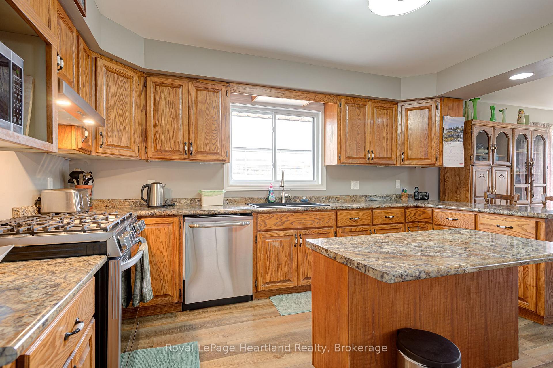 Photo 10 of 160 Huron Road, West Perth, Mitchell — HOMEH
