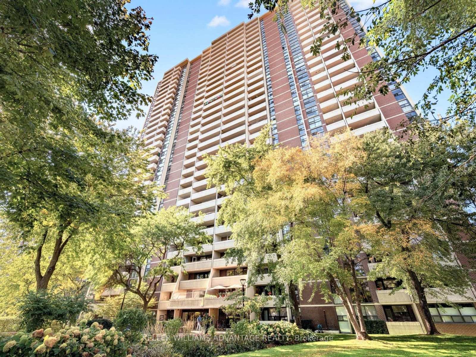 Front of Unit 807, 40 Homewood Avenue