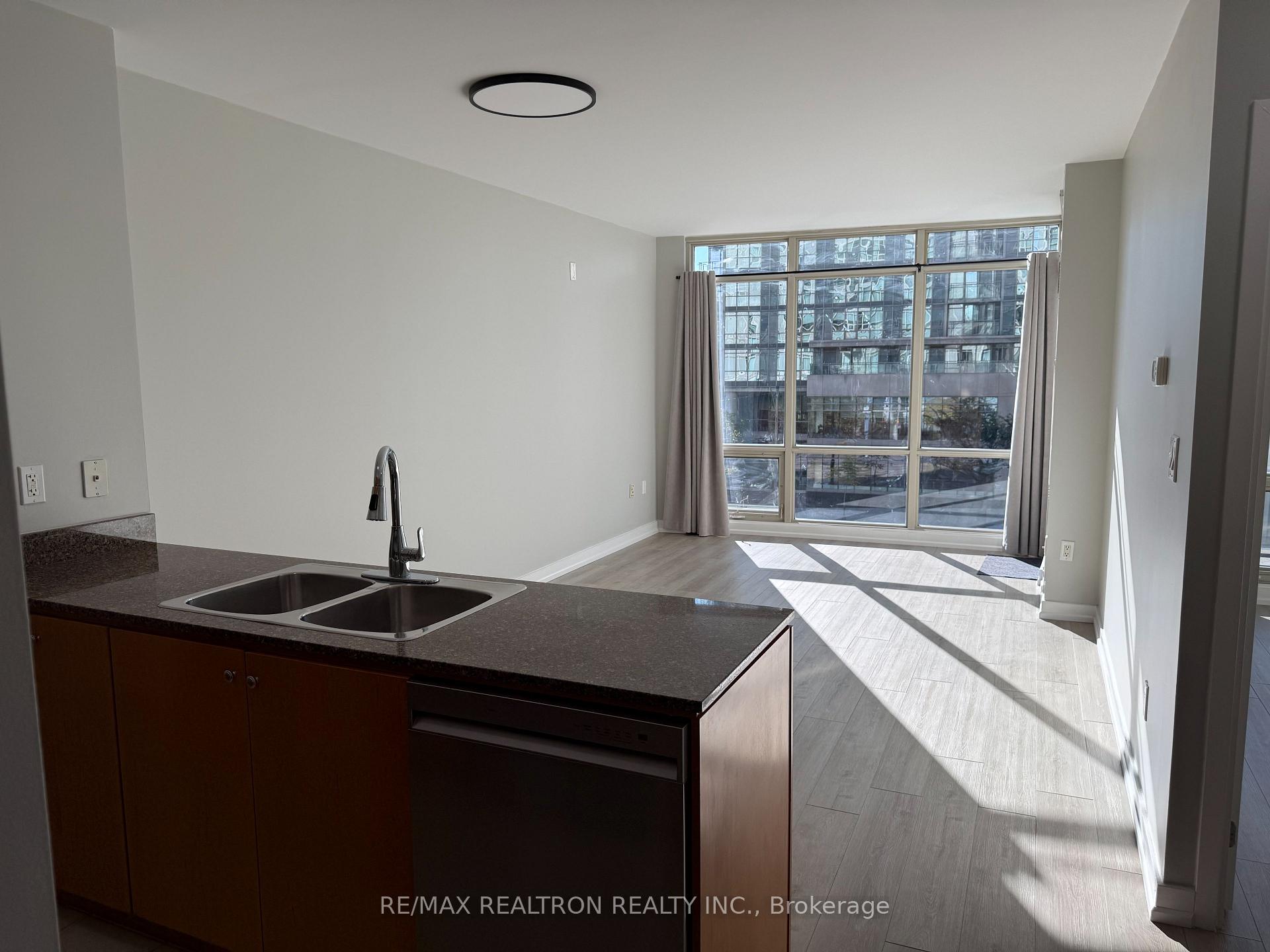 Photo 4 of Unit 202, 35 Mariner Terrace, Toronto, Waterfront Communities — HOMEH