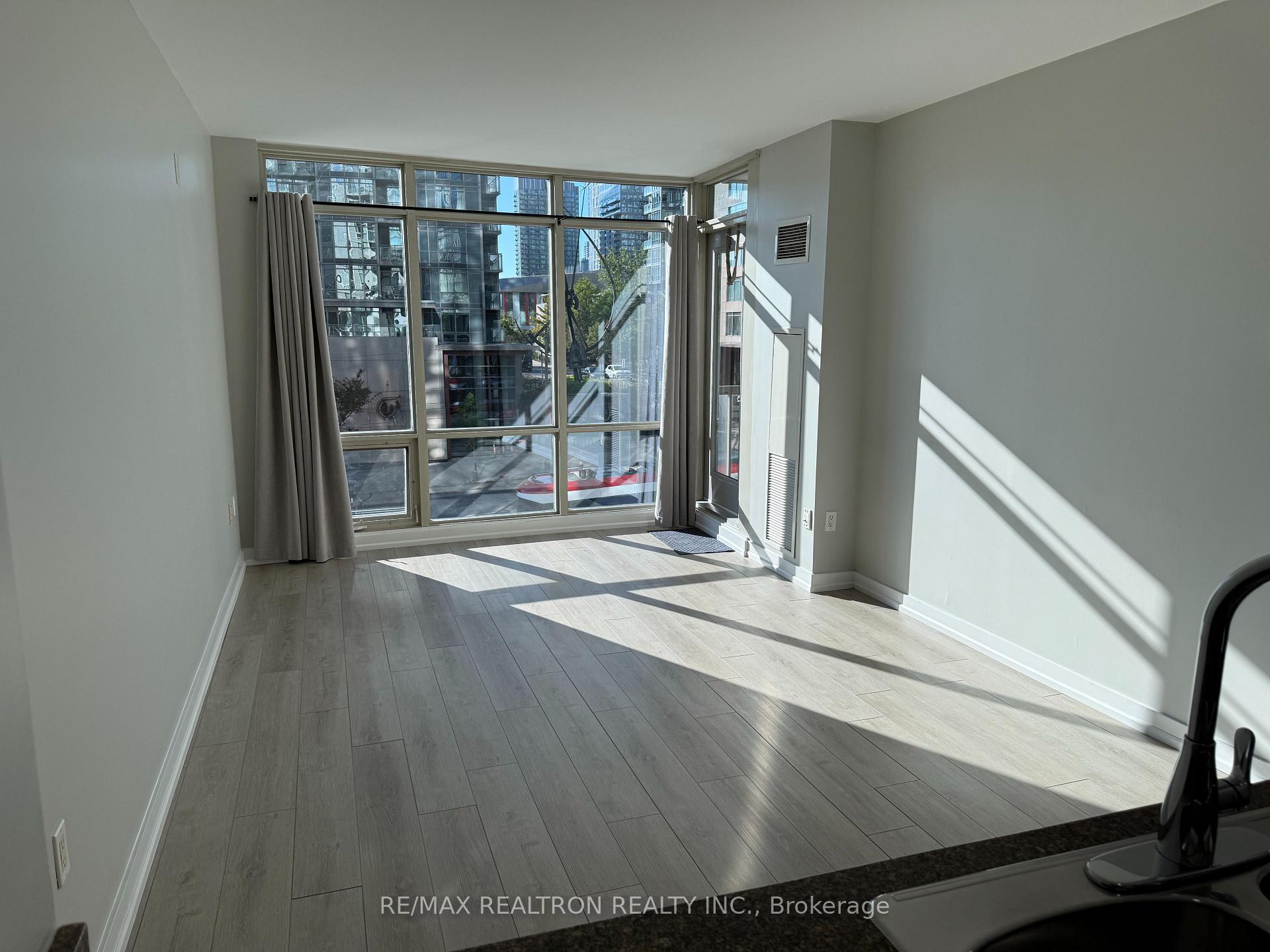 Photo 8 of Unit 202, 35 Mariner Terrace, Toronto, Waterfront Communities — HOMEH