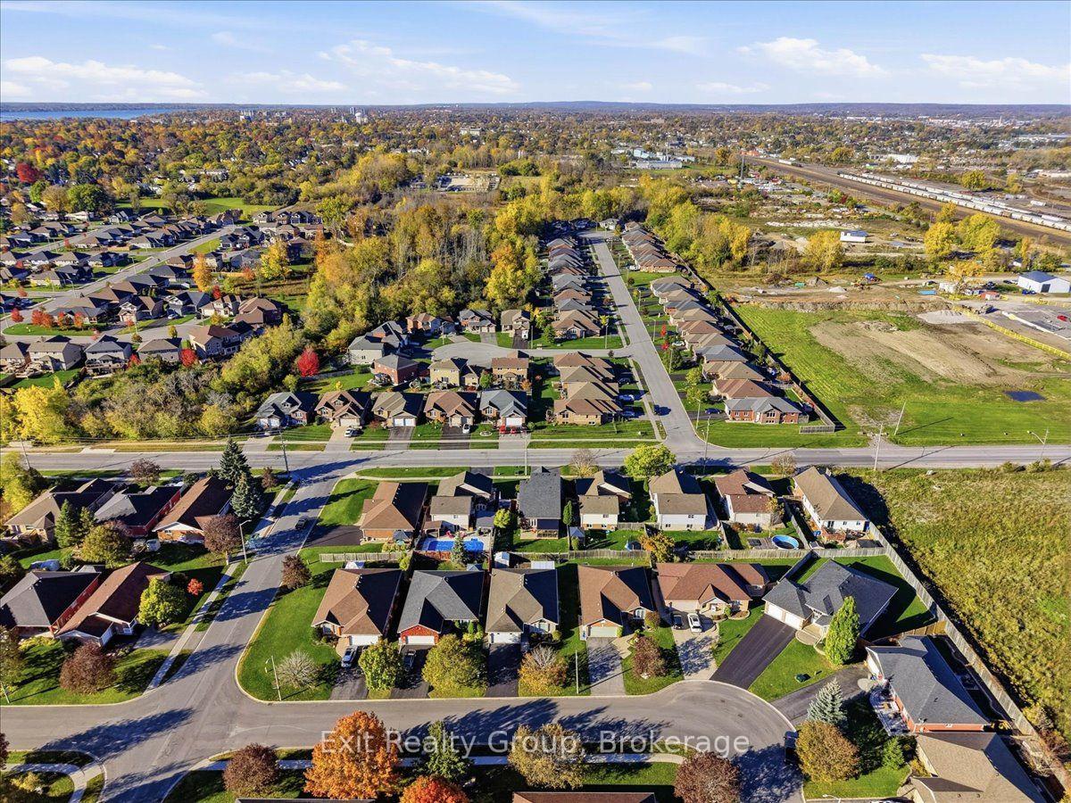 Photo 2 of 6 Hemlock Crescent, Belleville, Belleville Ward — HOMEH