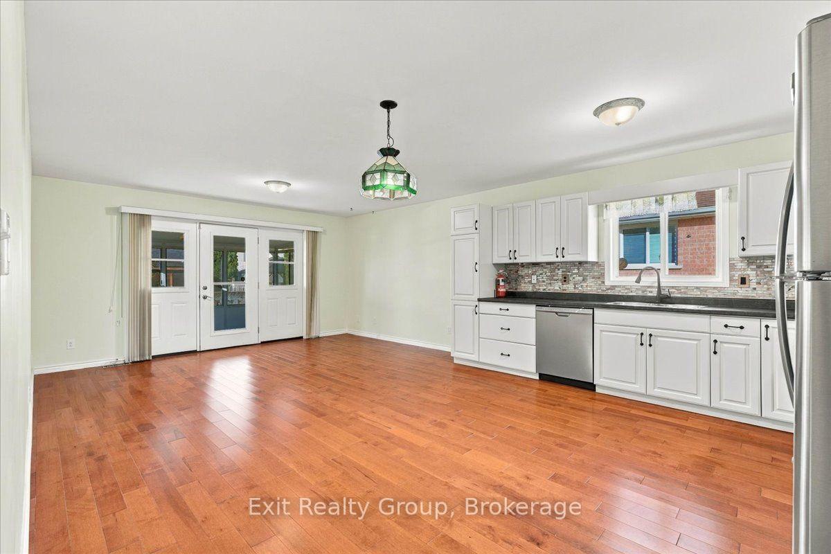 Photo 10 of 6 Hemlock Crescent, Belleville, Belleville Ward — HOMEH