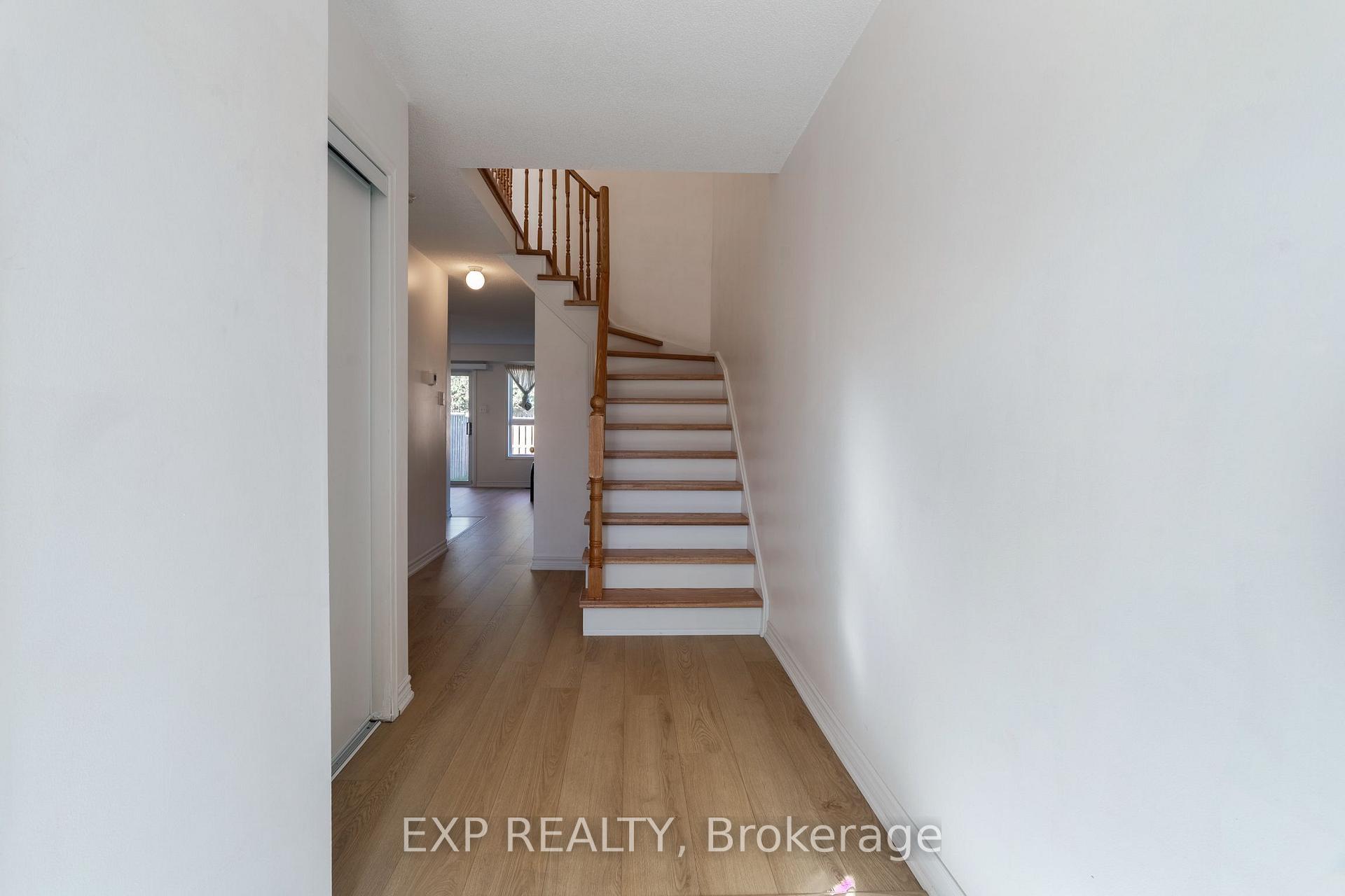 Photo 2 of 37 Cresthaven Road, Brampton, Snelgrove — HOMEH