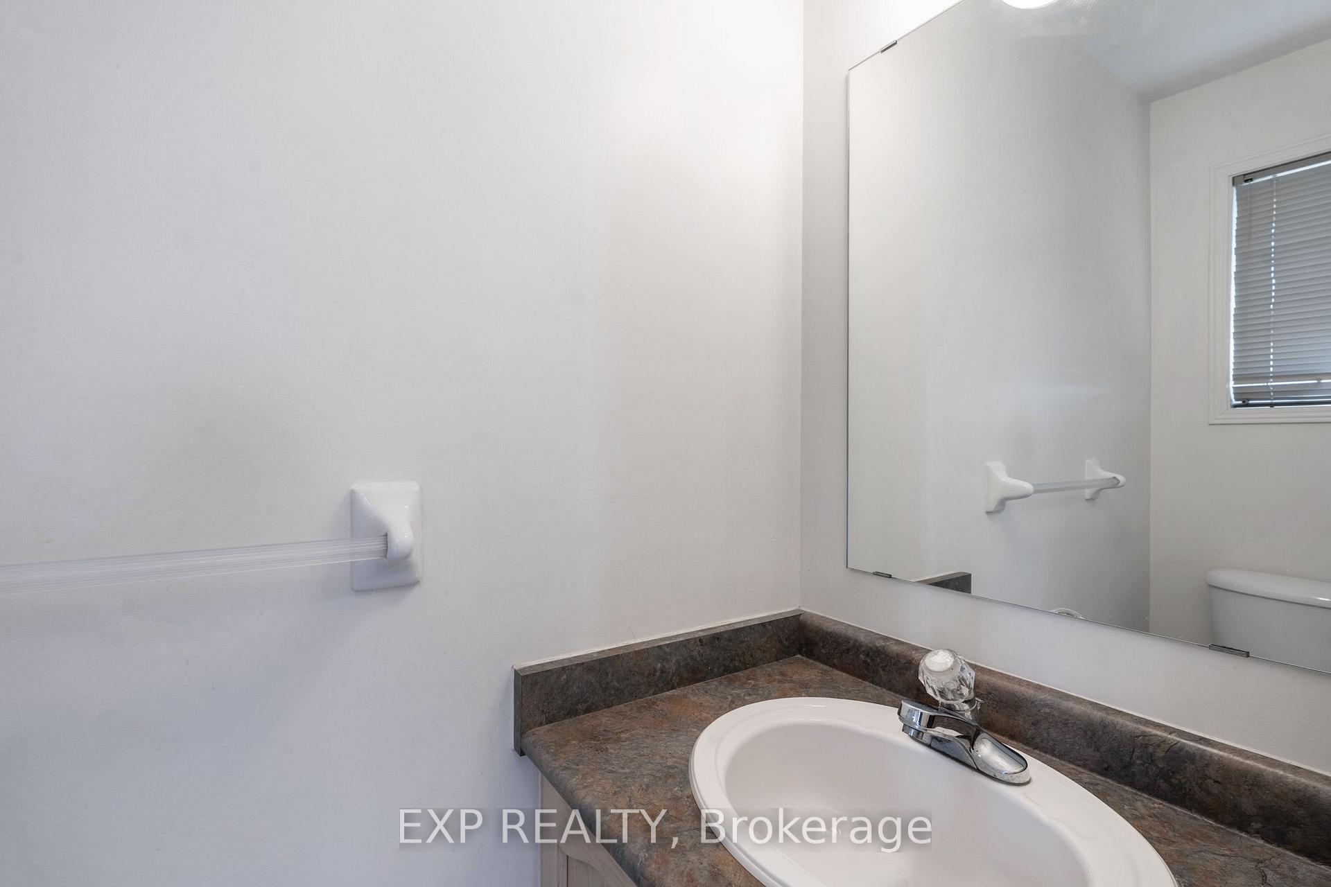 Photo 3 of 37 Cresthaven Road, Brampton, Snelgrove — HOMEH