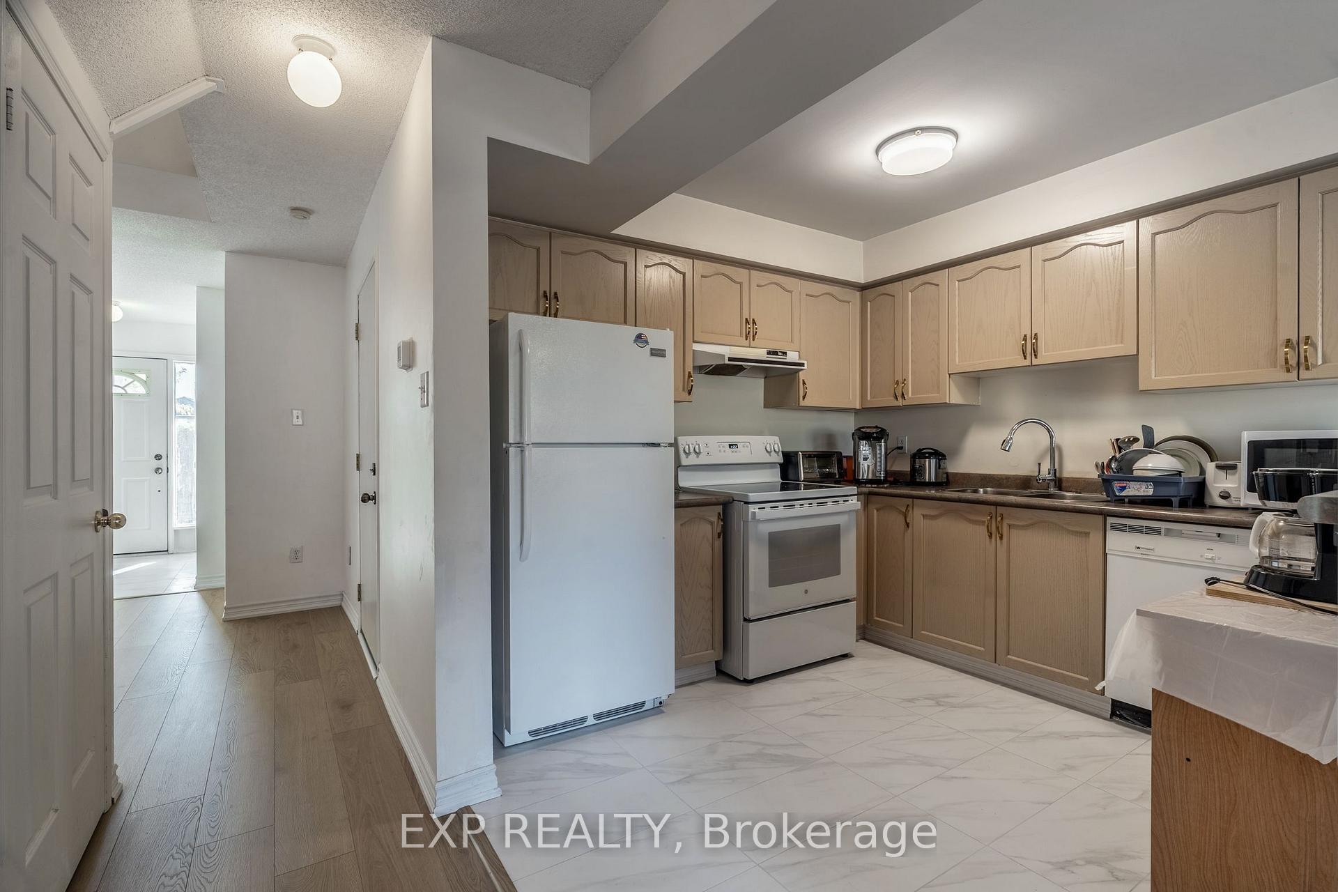 Photo 4 of 37 Cresthaven Road, Brampton, Snelgrove — HOMEH