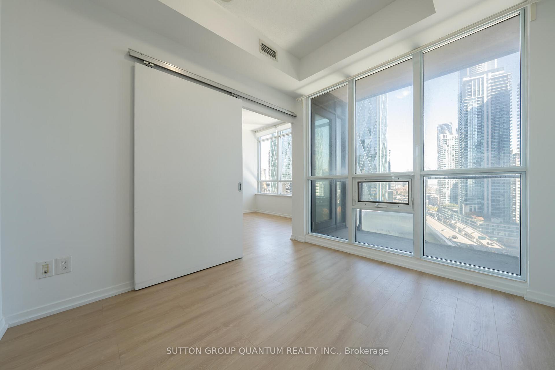 Photo 13 of Unit 1405, 55 Bremner Boulevard, Toronto, Waterfront Communities — HOMEH