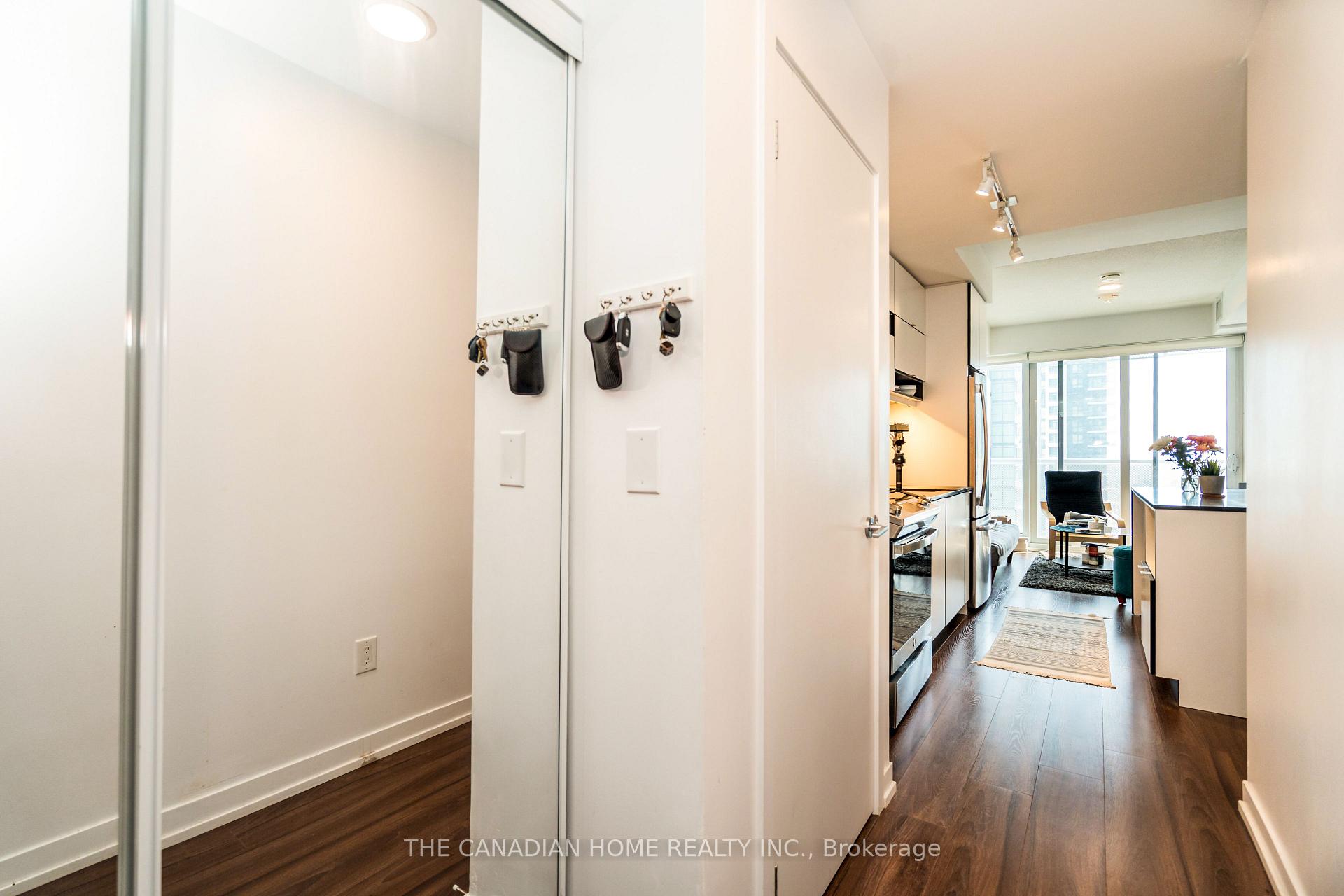 Photo 4 of Unit 1412, 4065 Confederation Parkway, Mississauga, City Centre — HOMEH