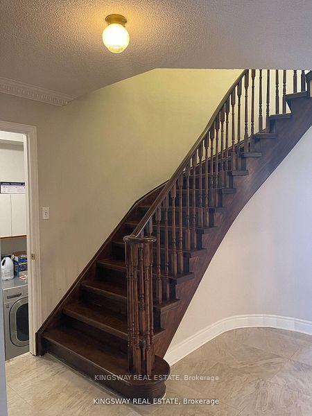 Photo 3 of 5933 Hemingway Road, Mississauga, Central Erin Mills — HOMEH