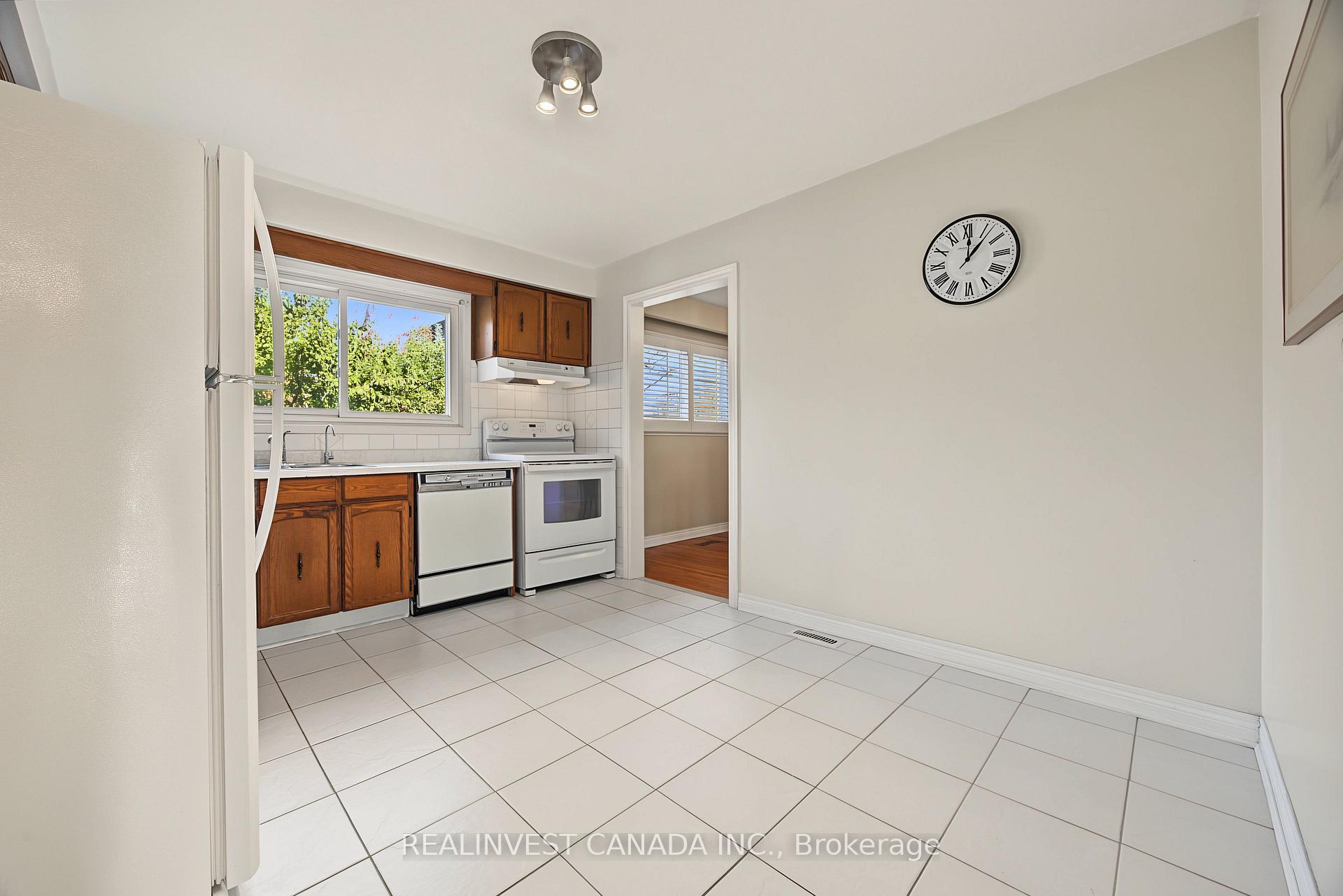 Photo 11 of 196 Weldrick Road W, Richmond Hill, North Richvale — HOMEH