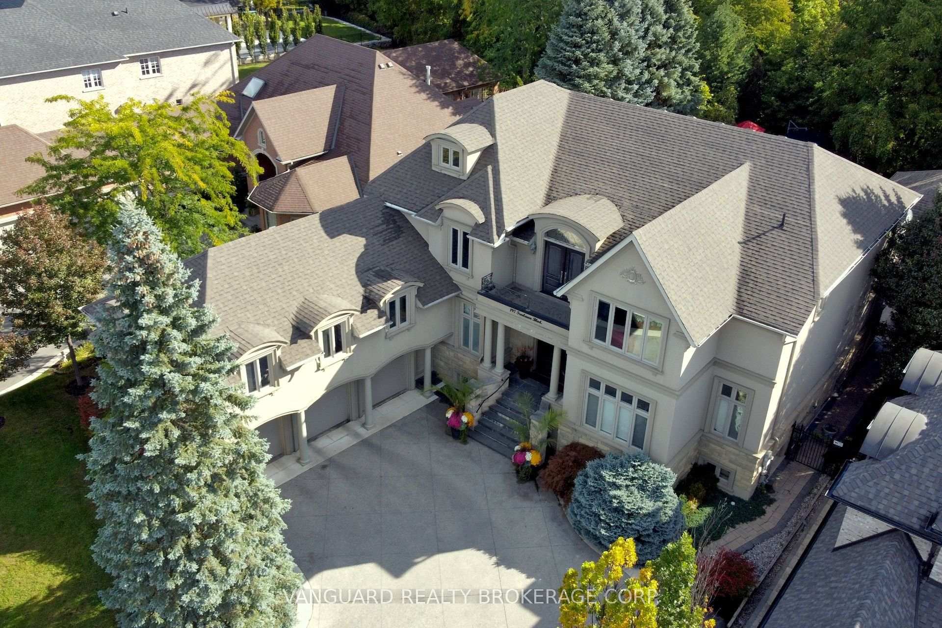Photo 2 of 197 Treelawn Boulevard, Vaughan, Kleinburg — HOMEH