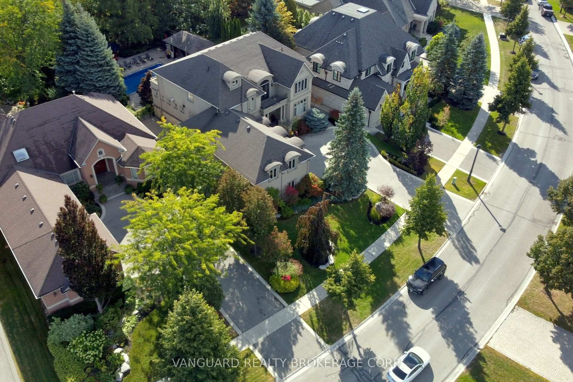 Photo 3 of 197 Treelawn Boulevard, Vaughan, Kleinburg — HOMEH