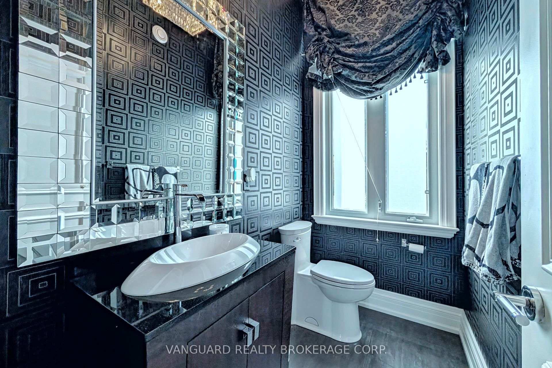 Photo 17 of 197 Treelawn Boulevard, Vaughan, Kleinburg — HOMEH