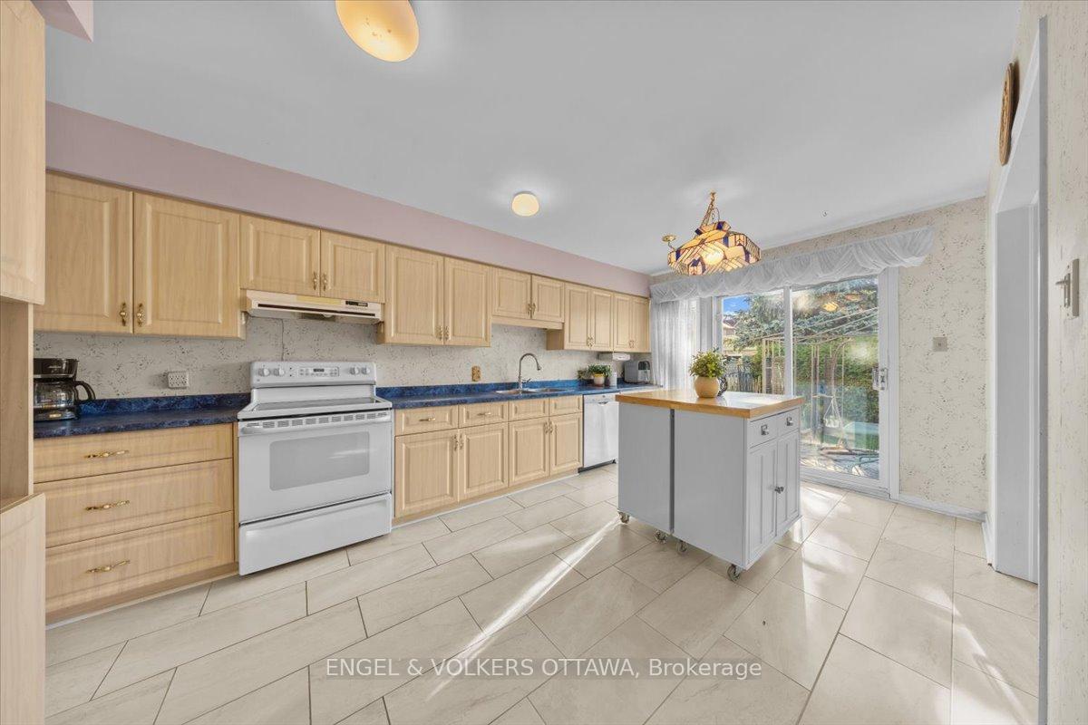 Photo 7 of 1678 Des Perdrix Crescent, Ottawa, Orleans/Sunridge — HOMEH