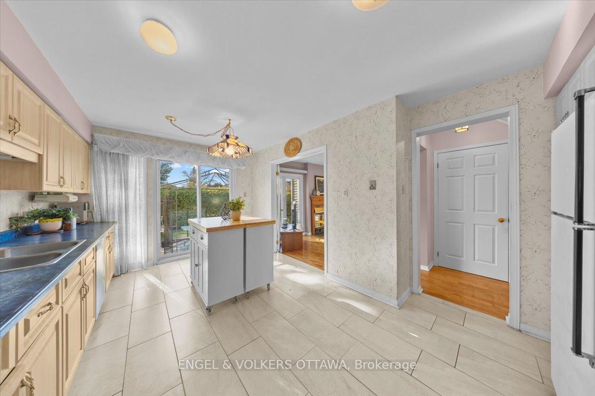 Photo 8 of 1678 Des Perdrix Crescent, Ottawa, Orleans/Sunridge — HOMEH