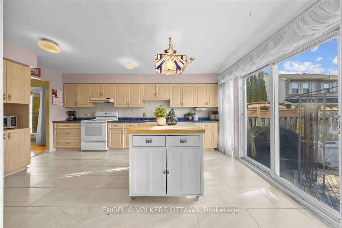 Photo 9 of 1678 Des Perdrix Crescent, Ottawa, Orleans/Sunridge — HOMEH