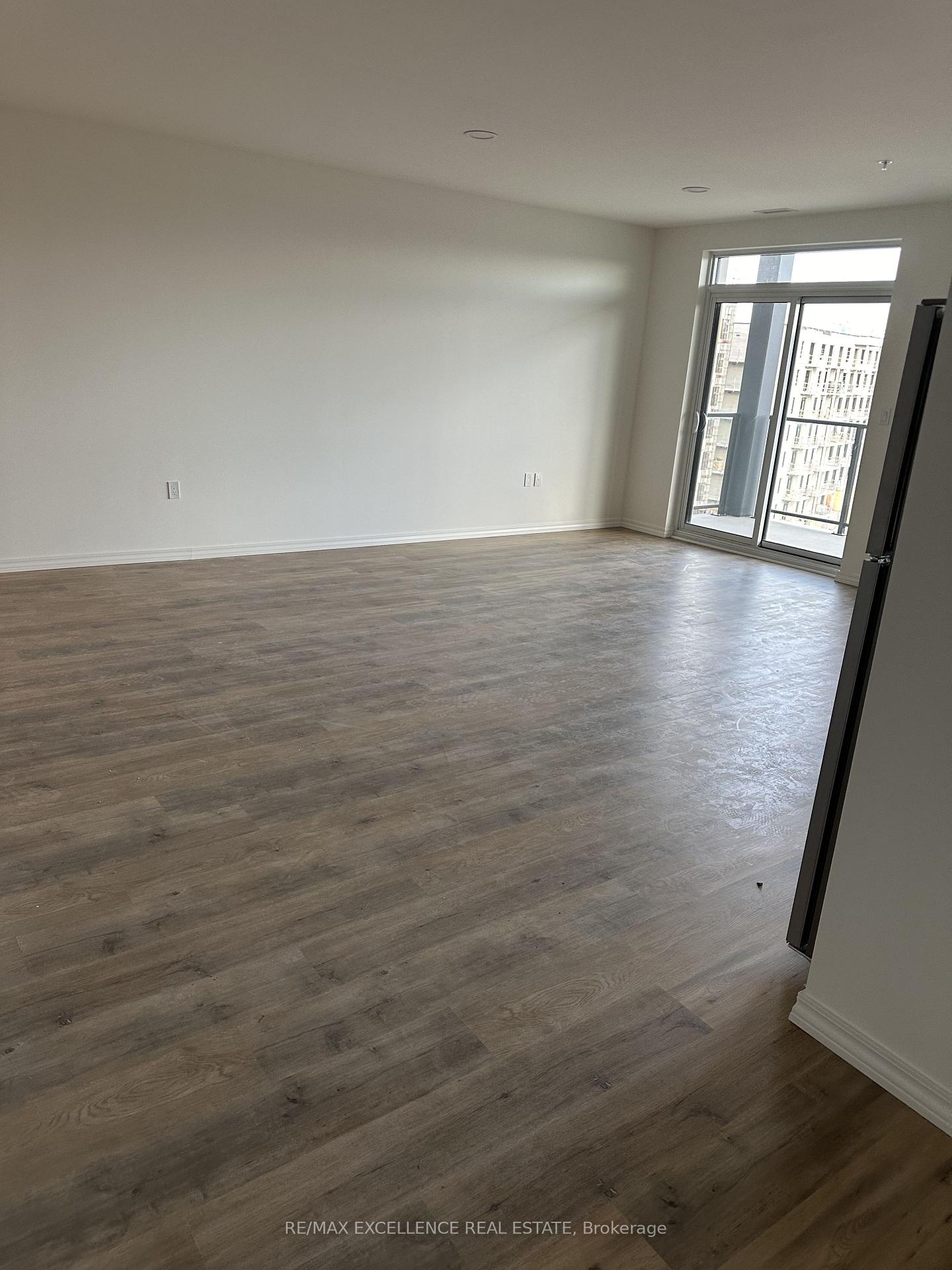 Photo 2 of 1098 Paisley Road, Guelph, Willow West/Sugarbush/West Acres — HOMEH