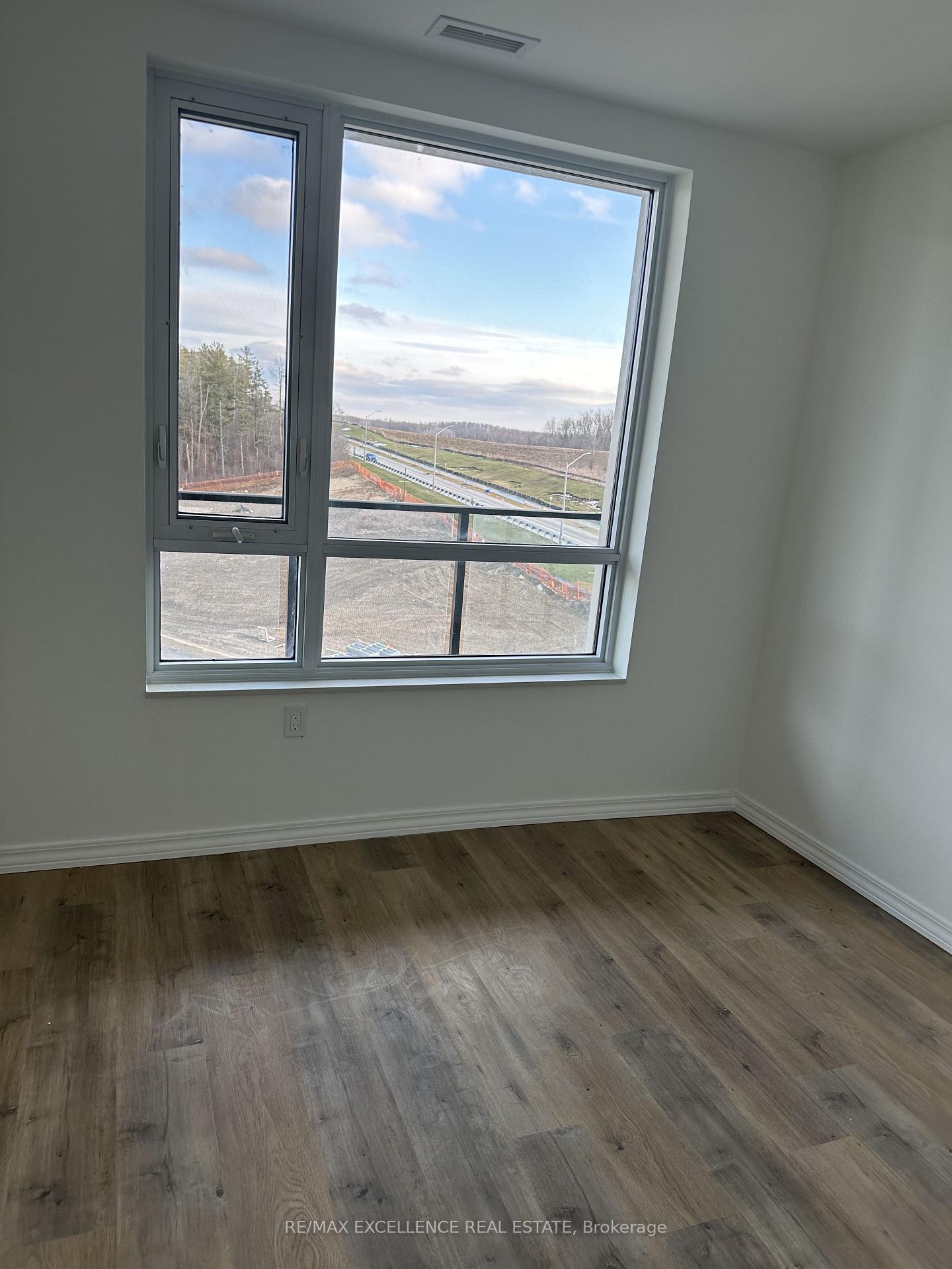 Photo 3 of 1098 Paisley Road, Guelph, Willow West/Sugarbush/West Acres — HOMEH