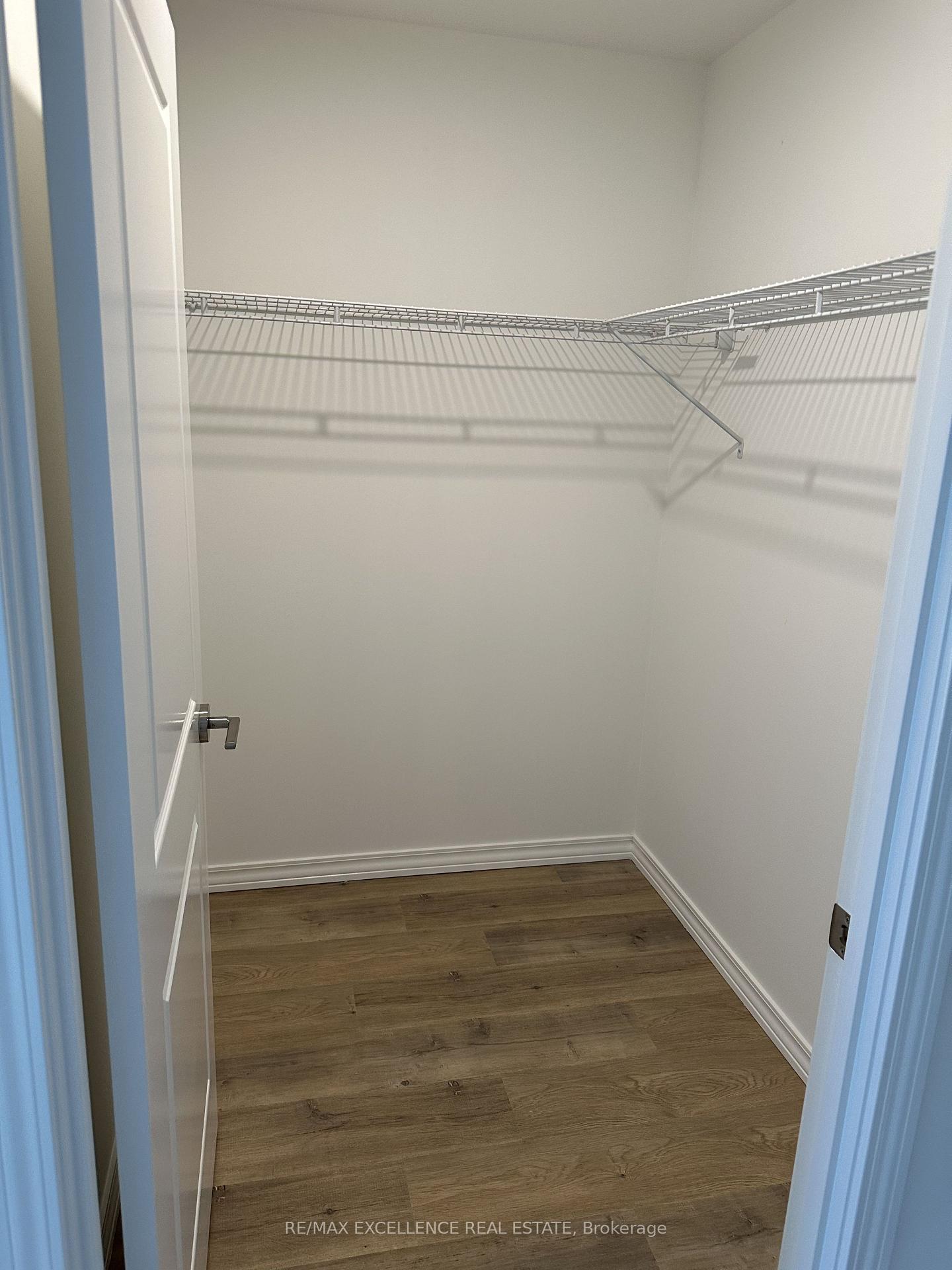 Photo 4 of 1098 Paisley Road, Guelph, Willow West/Sugarbush/West Acres — HOMEH