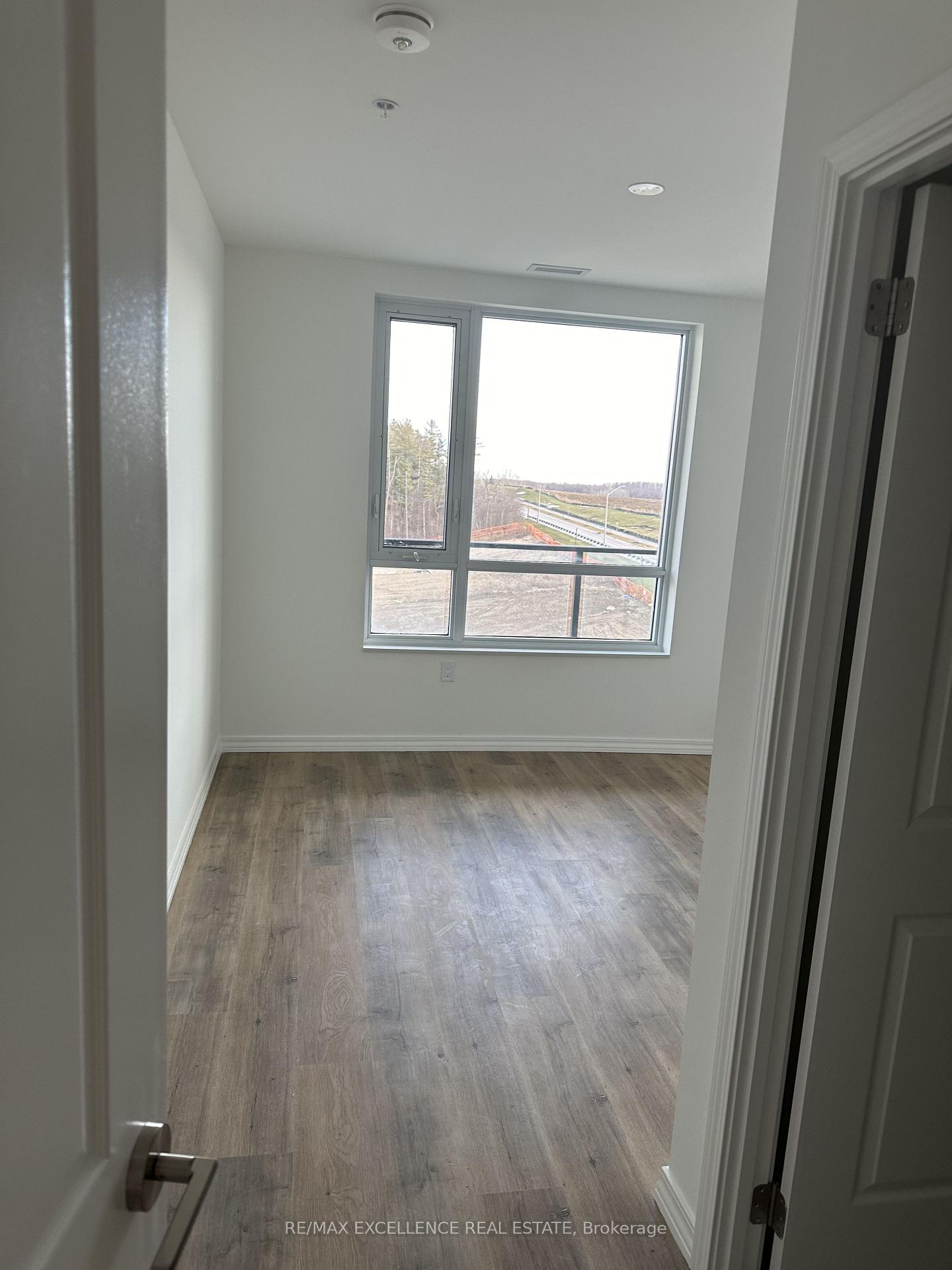 Photo 5 of 1098 Paisley Road, Guelph, Willow West/Sugarbush/West Acres — HOMEH