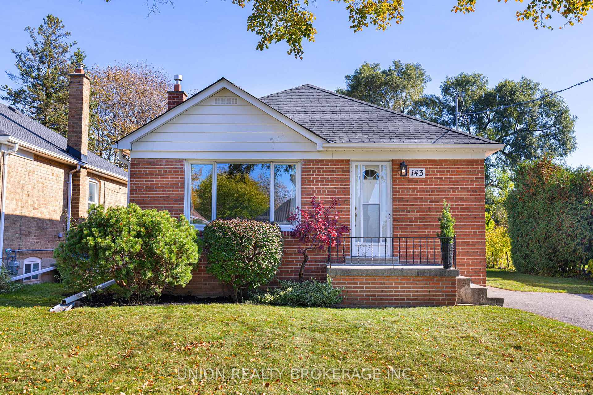 Photo 1 of 143 Lilian Drive, Scarborough, Wexford-Maryvale — HOMEH