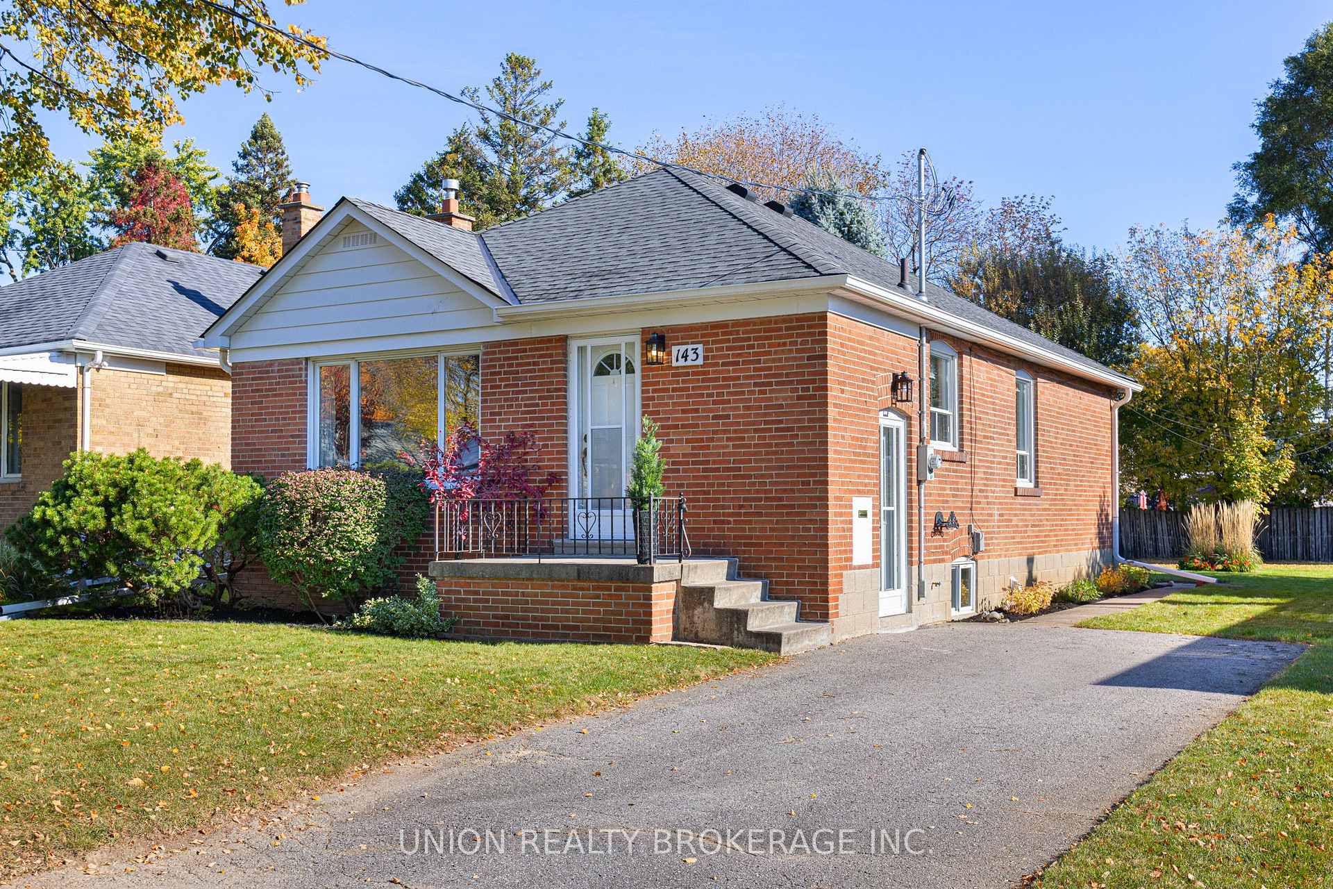 Photo 2 of 143 Lilian Drive, Scarborough, Wexford-Maryvale — HOMEH