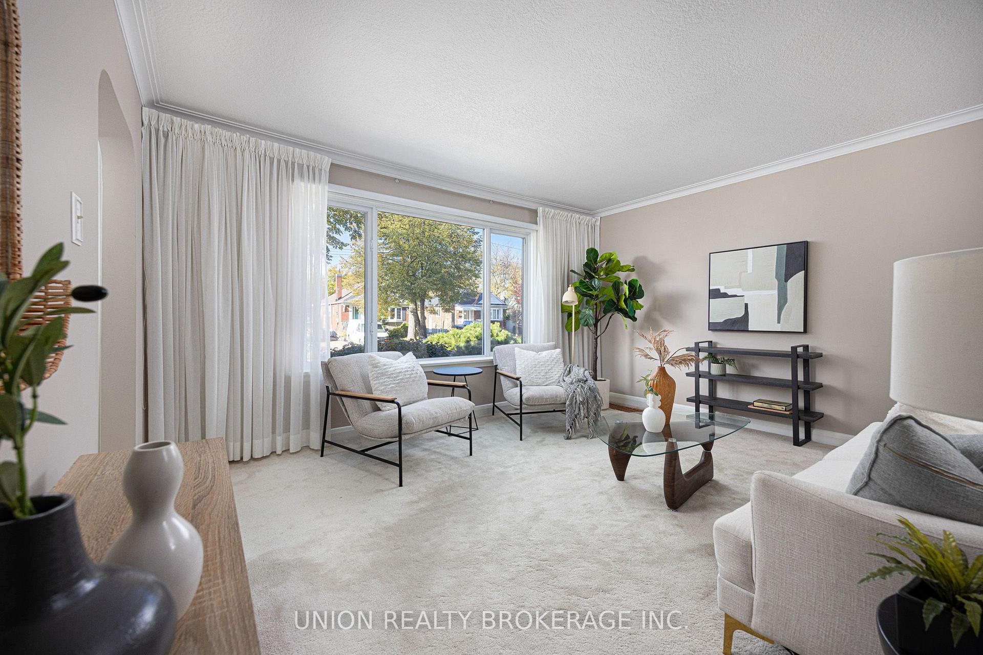 Photo 3 of 143 Lilian Drive, Scarborough, Wexford-Maryvale — HOMEH