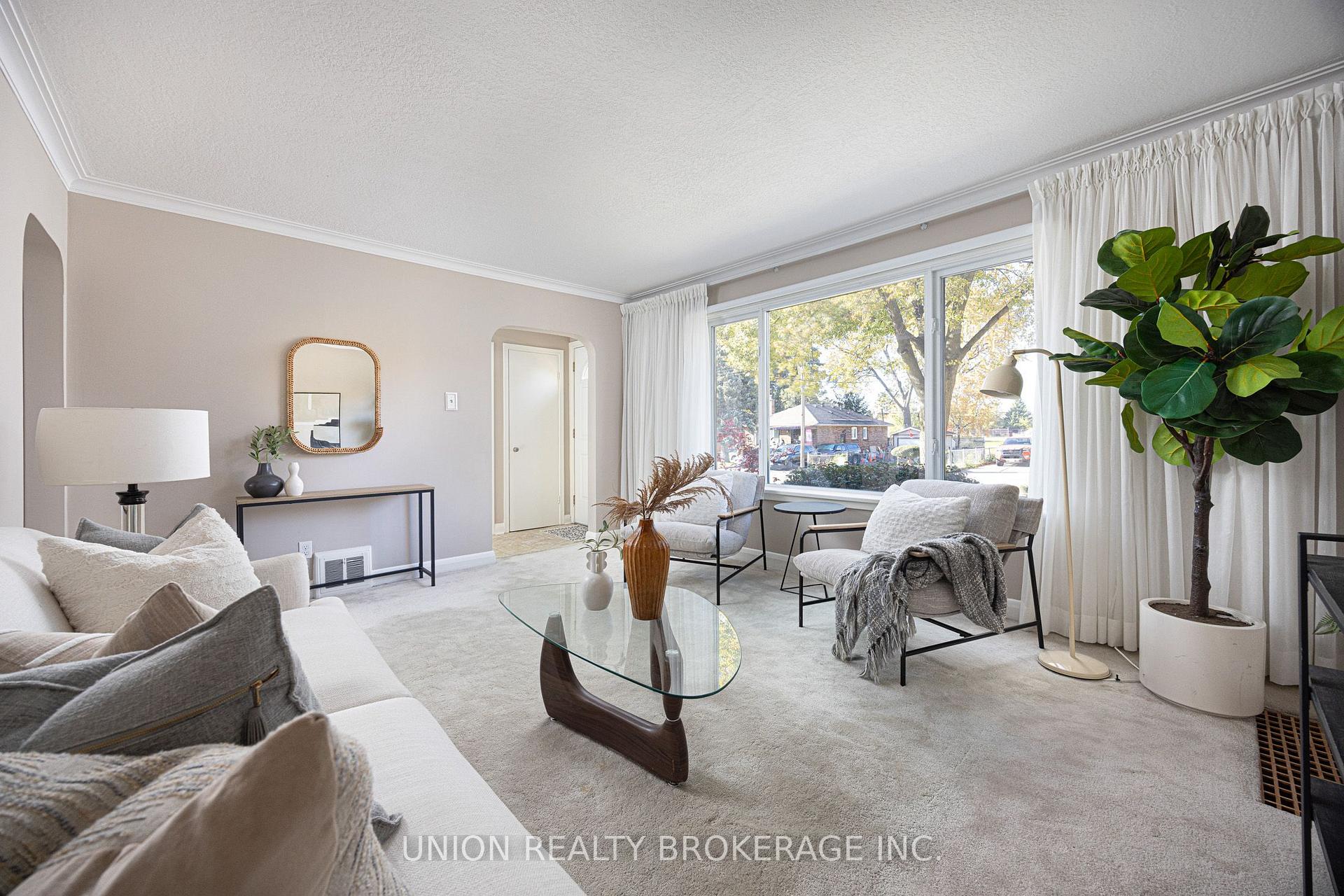Photo 4 of 143 Lilian Drive, Scarborough, Wexford-Maryvale — HOMEH