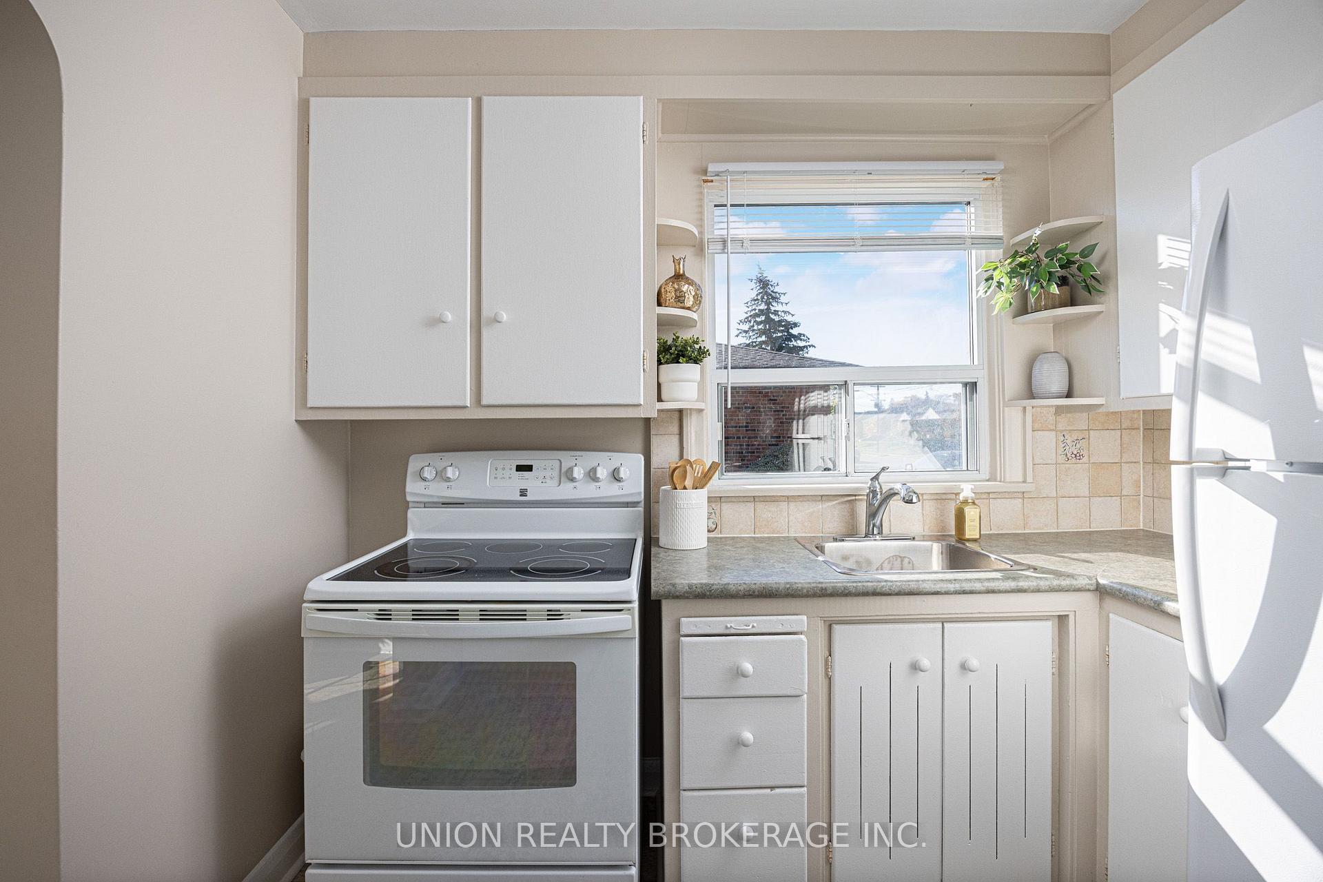 Photo 10 of 143 Lilian Drive, Scarborough, Wexford-Maryvale — HOMEH