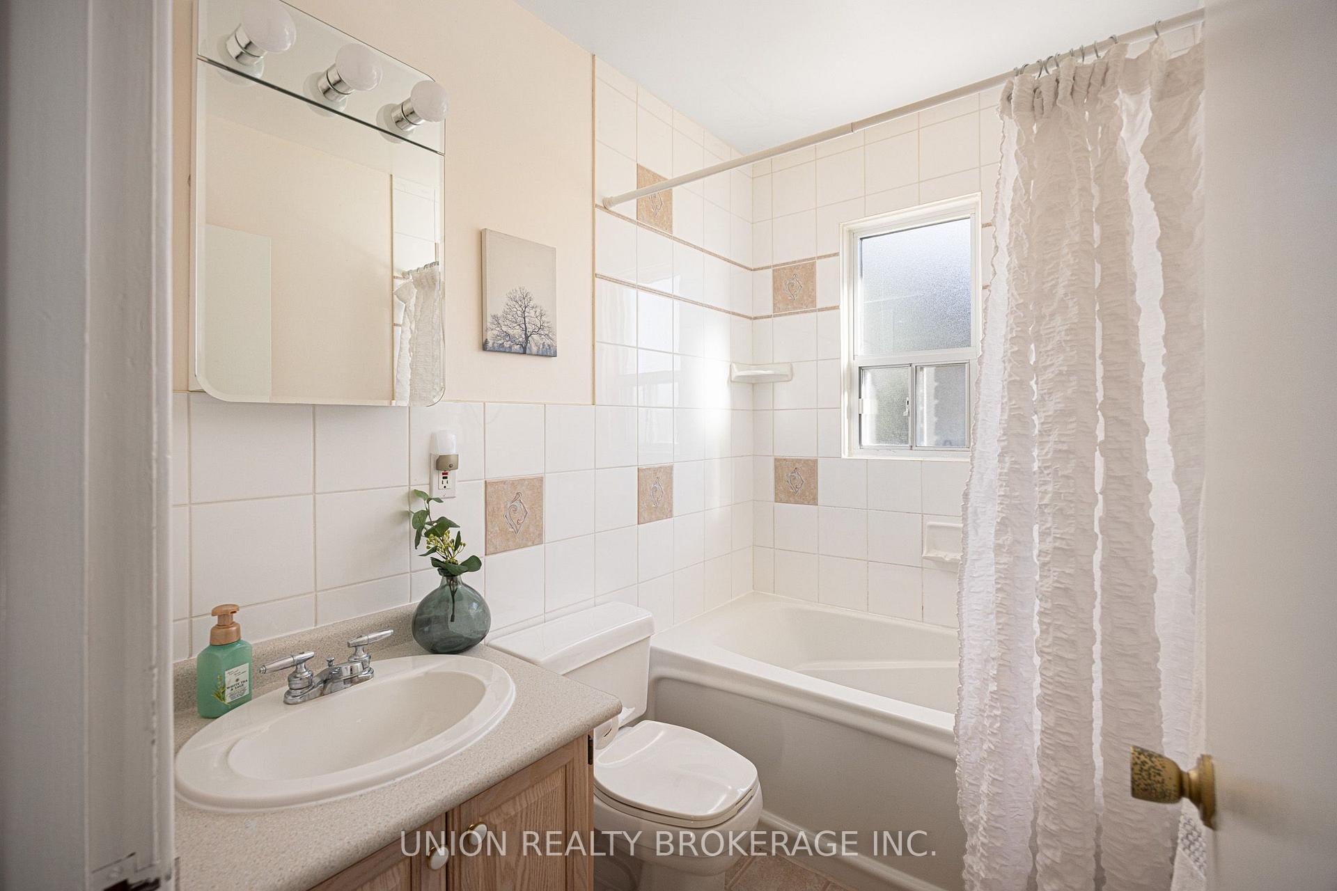 Photo 21 of 143 Lilian Drive, Scarborough, Wexford-Maryvale — HOMEH