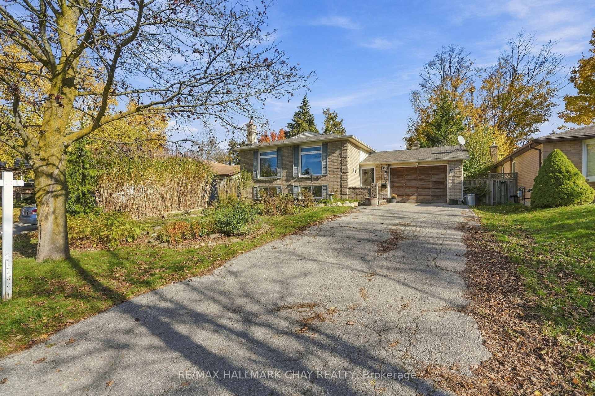 Photo 3 of 17 Wells Crescent, Barrie, Sunnidale — HOMEH