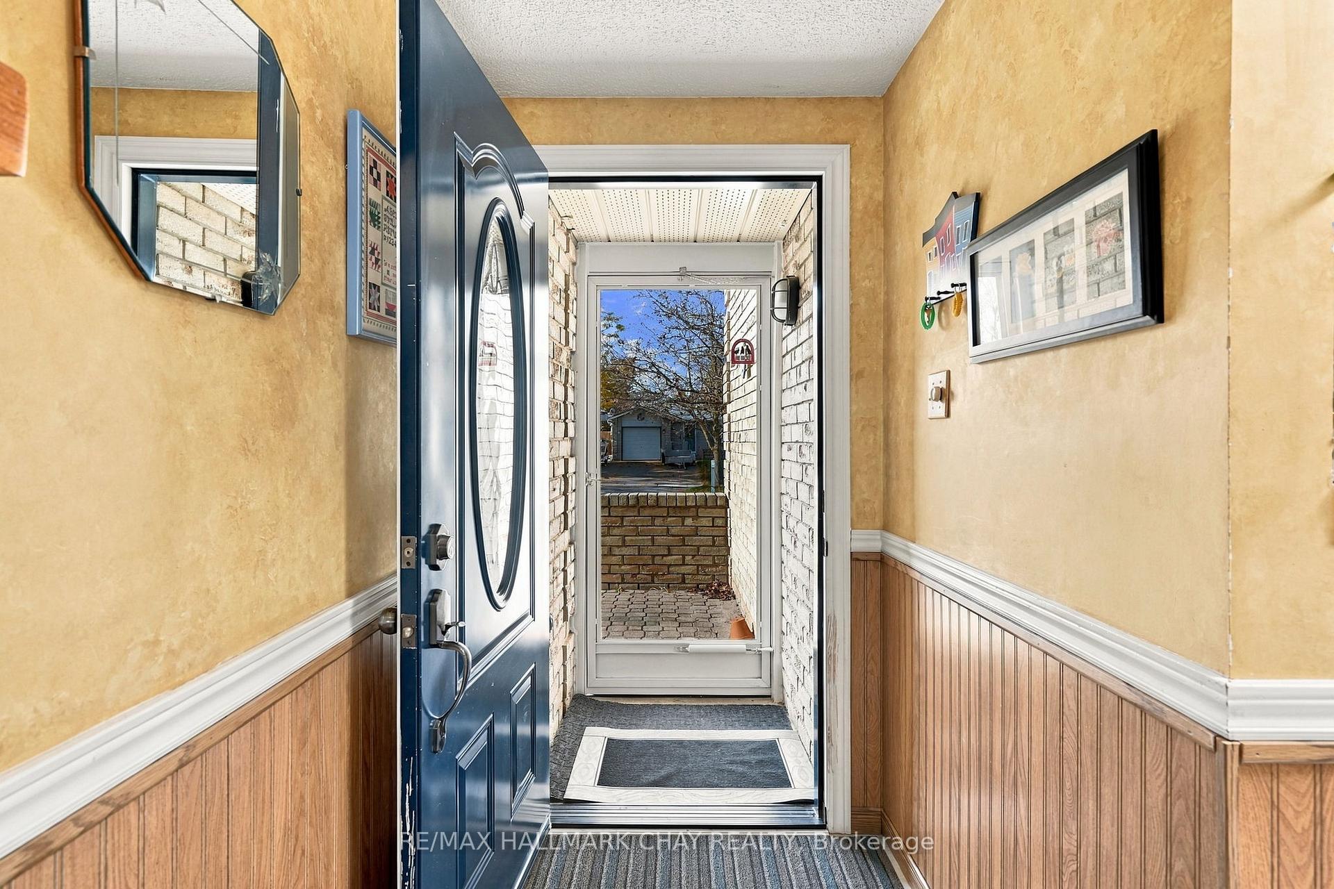 Photo 6 of 17 Wells Crescent, Barrie, Sunnidale — HOMEH