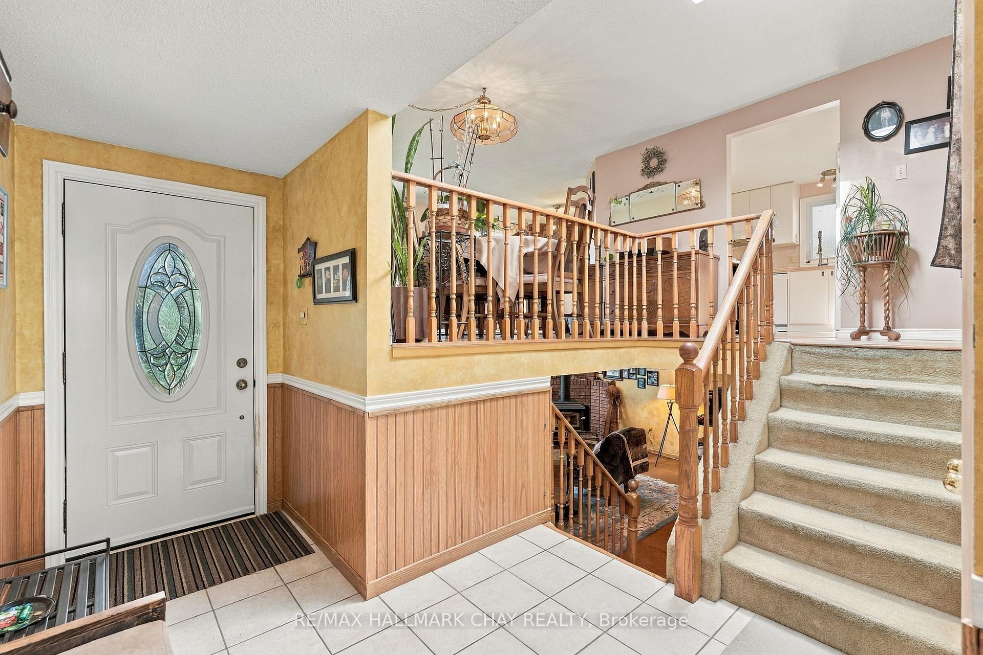 Photo 7 of 17 Wells Crescent, Barrie, Sunnidale — HOMEH