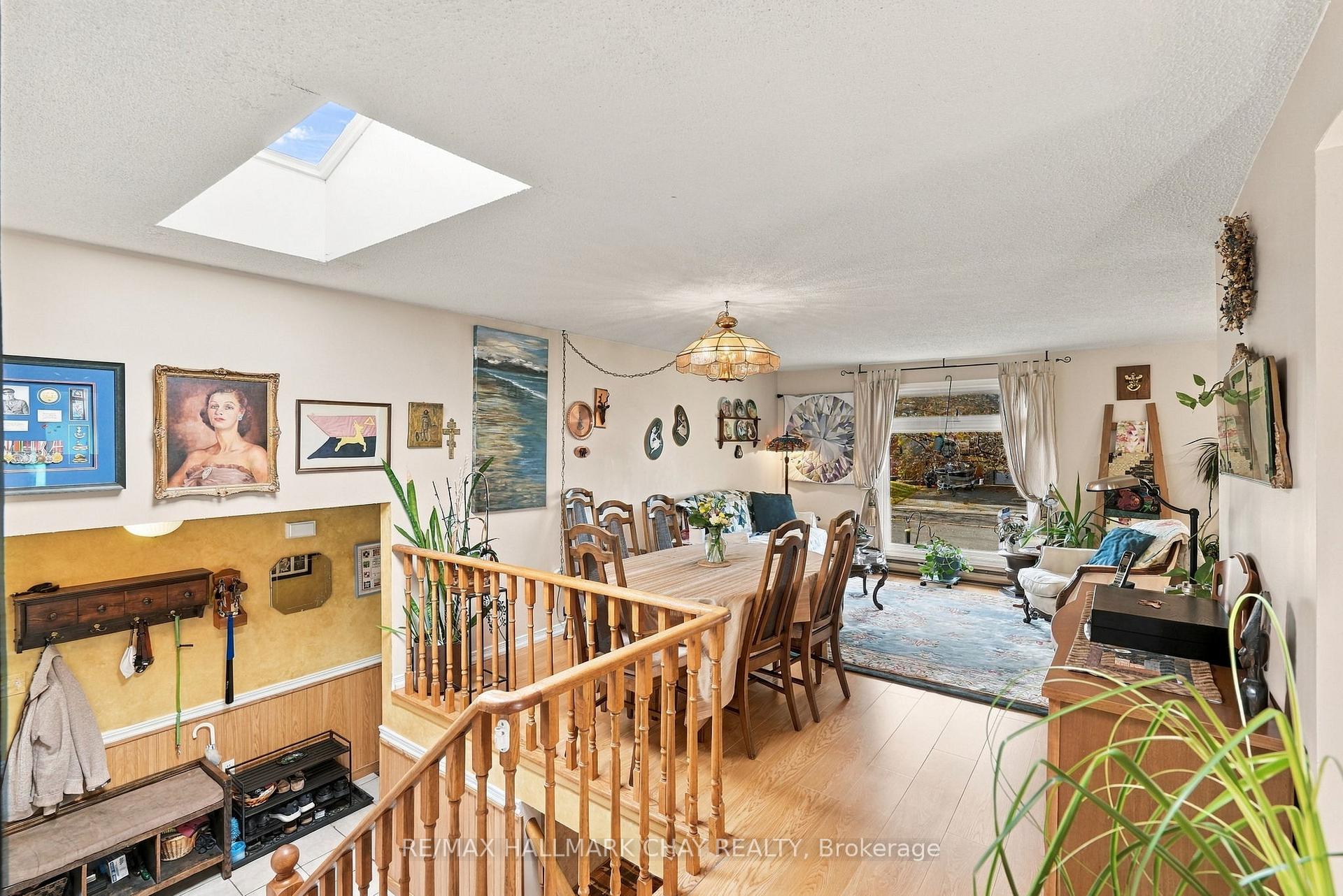 Photo 8 of 17 Wells Crescent, Barrie, Sunnidale — HOMEH