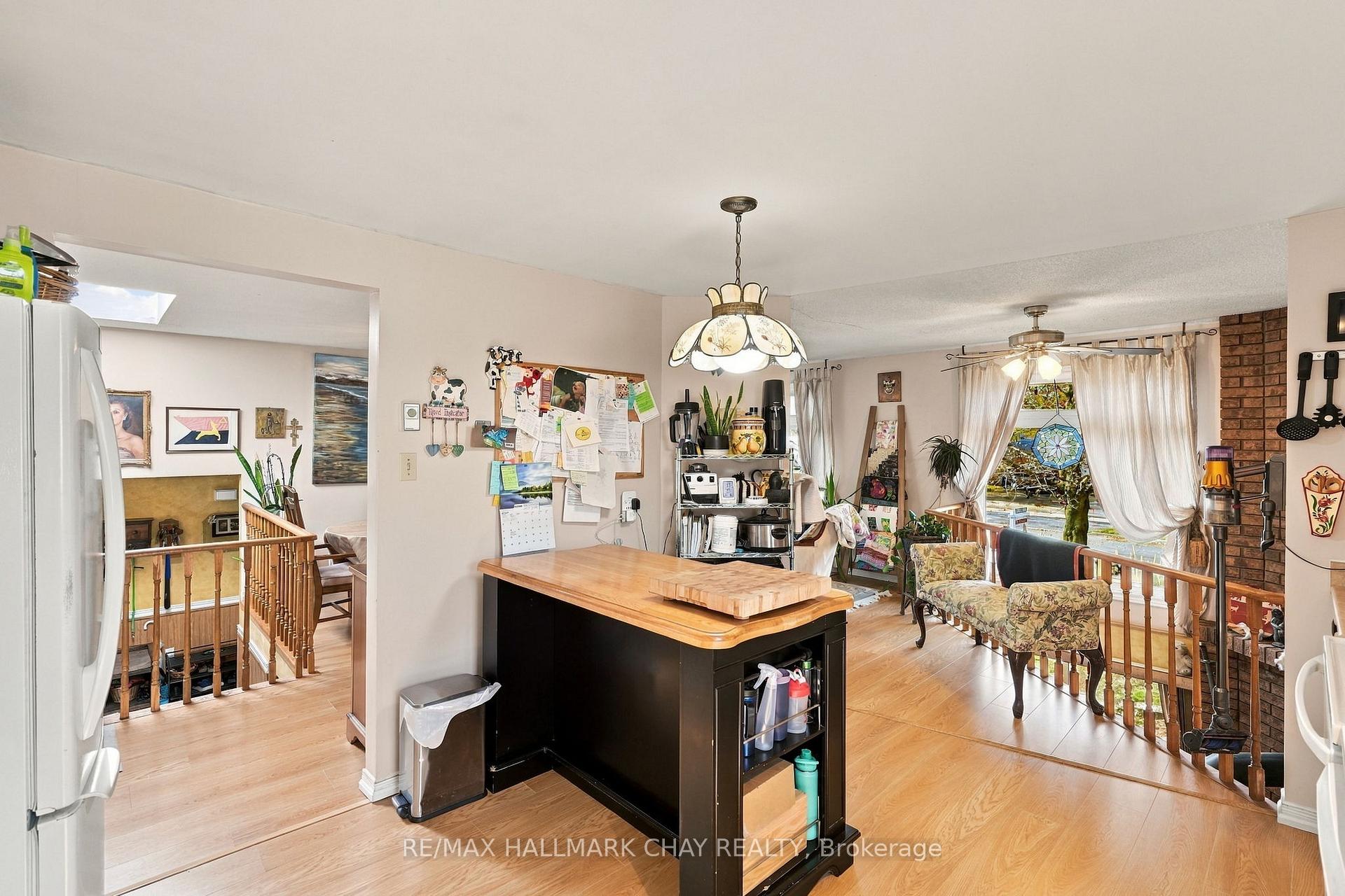 Photo 14 of 17 Wells Crescent, Barrie, Sunnidale — HOMEH