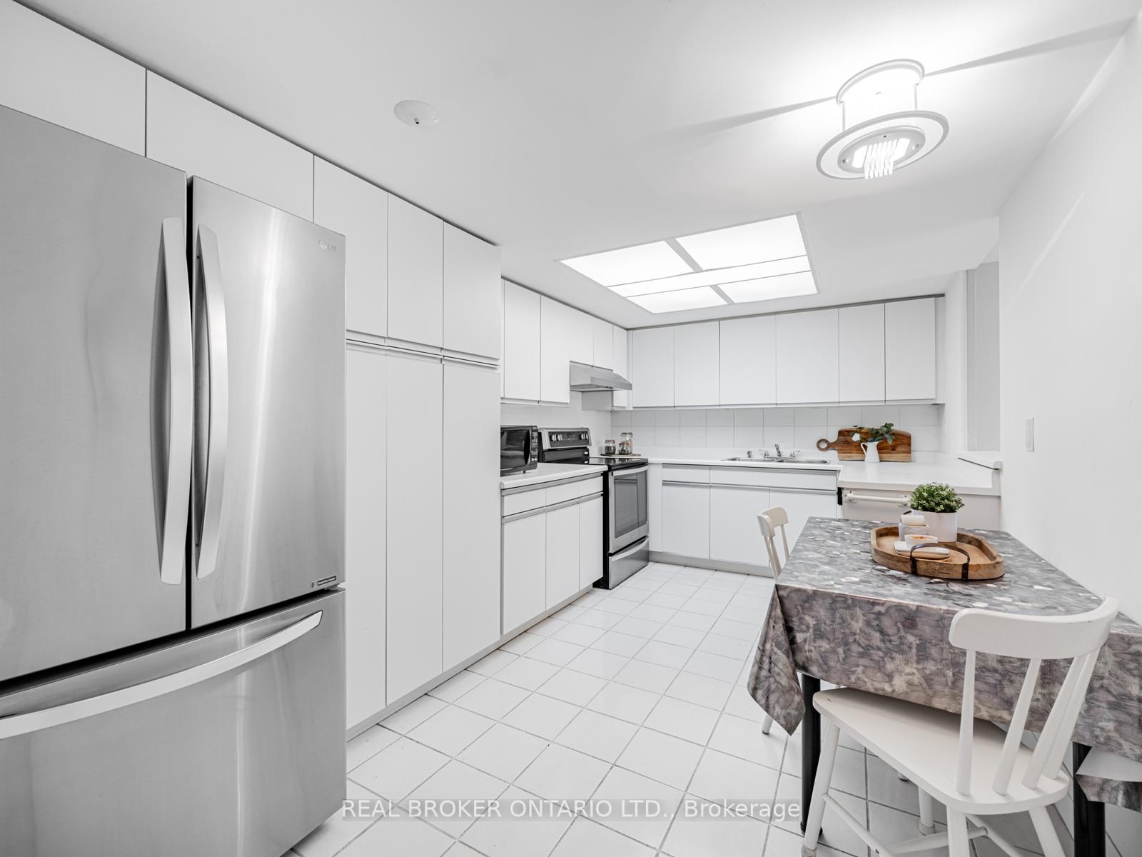 Photo 2 of Unit 805, 20 Baif Boulevard, Richmond Hill, North Richvale — HOMEH