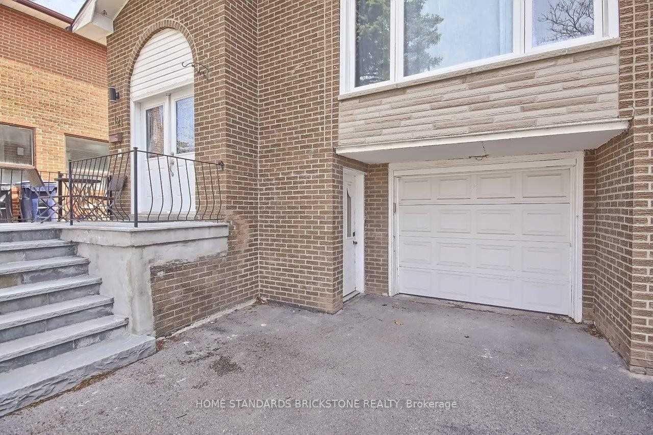 Photo 2 of 121 James Gray Drive, North York, Bayview Woods-Steeles — HOMEH