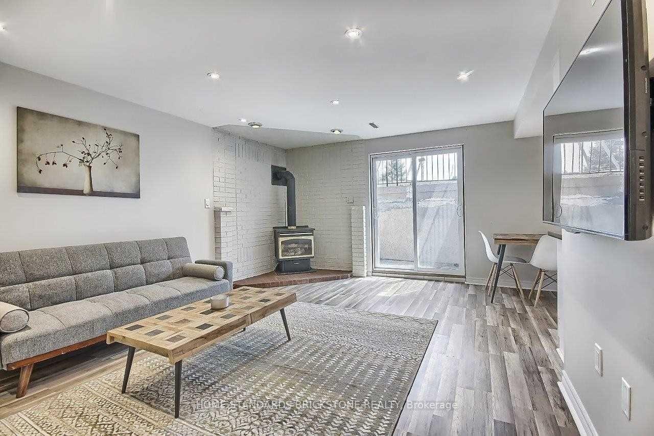 Photo 5 of 121 James Gray Drive, North York, Bayview Woods-Steeles — HOMEH