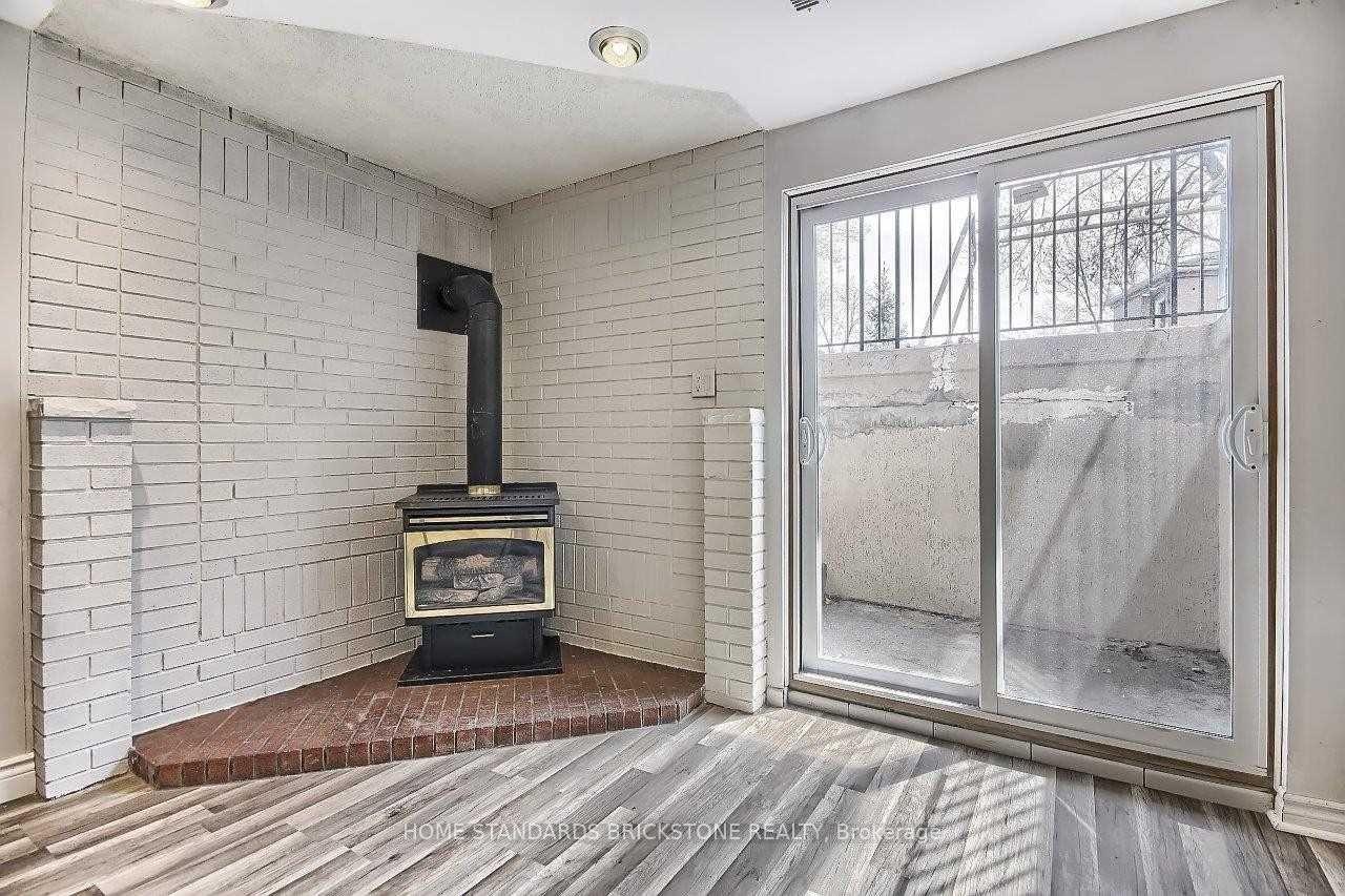 Photo 8 of 121 James Gray Drive, North York, Bayview Woods-Steeles — HOMEH