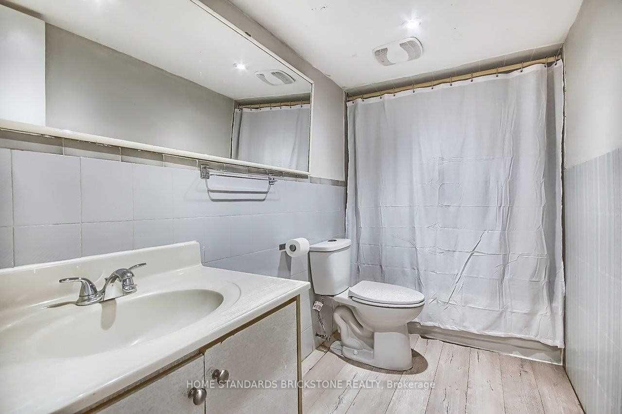 Photo 11 of 121 James Gray Drive, North York, Bayview Woods-Steeles — HOMEH